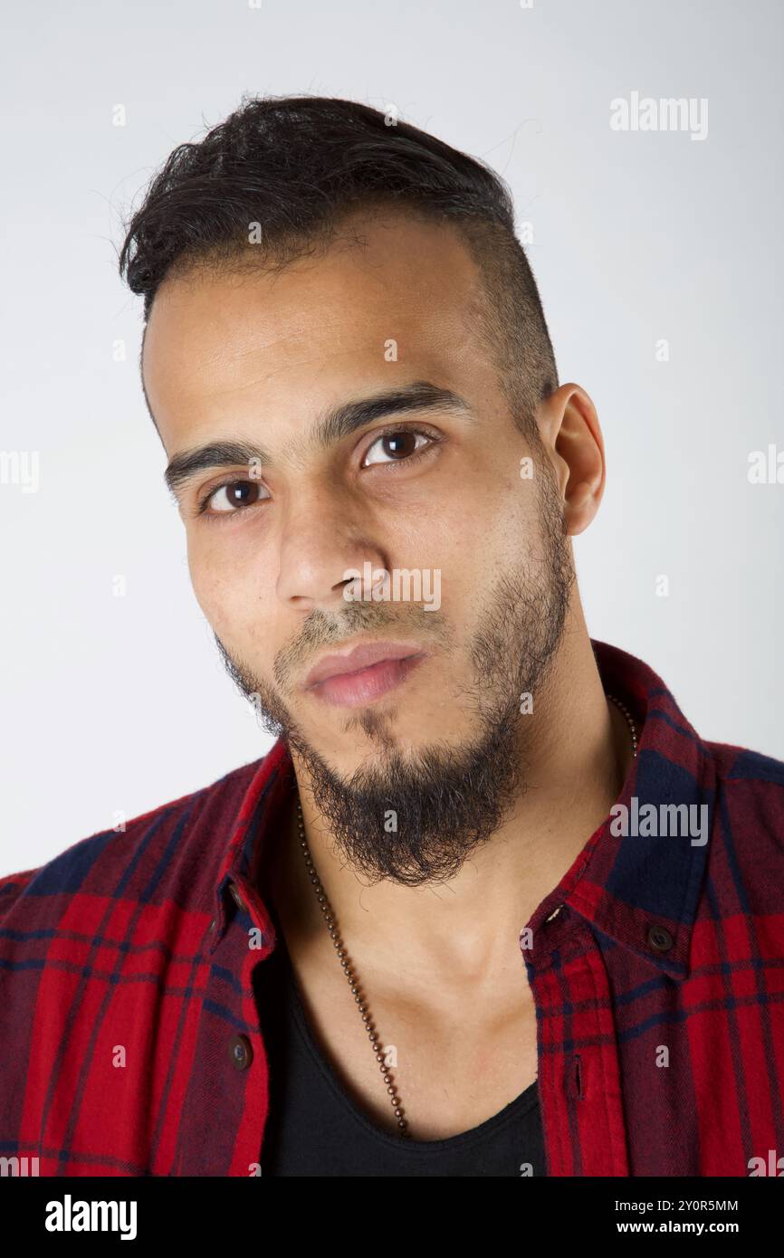 Portrait d'un homme portant une chemise à carreaux à carreaux Banque D'Images