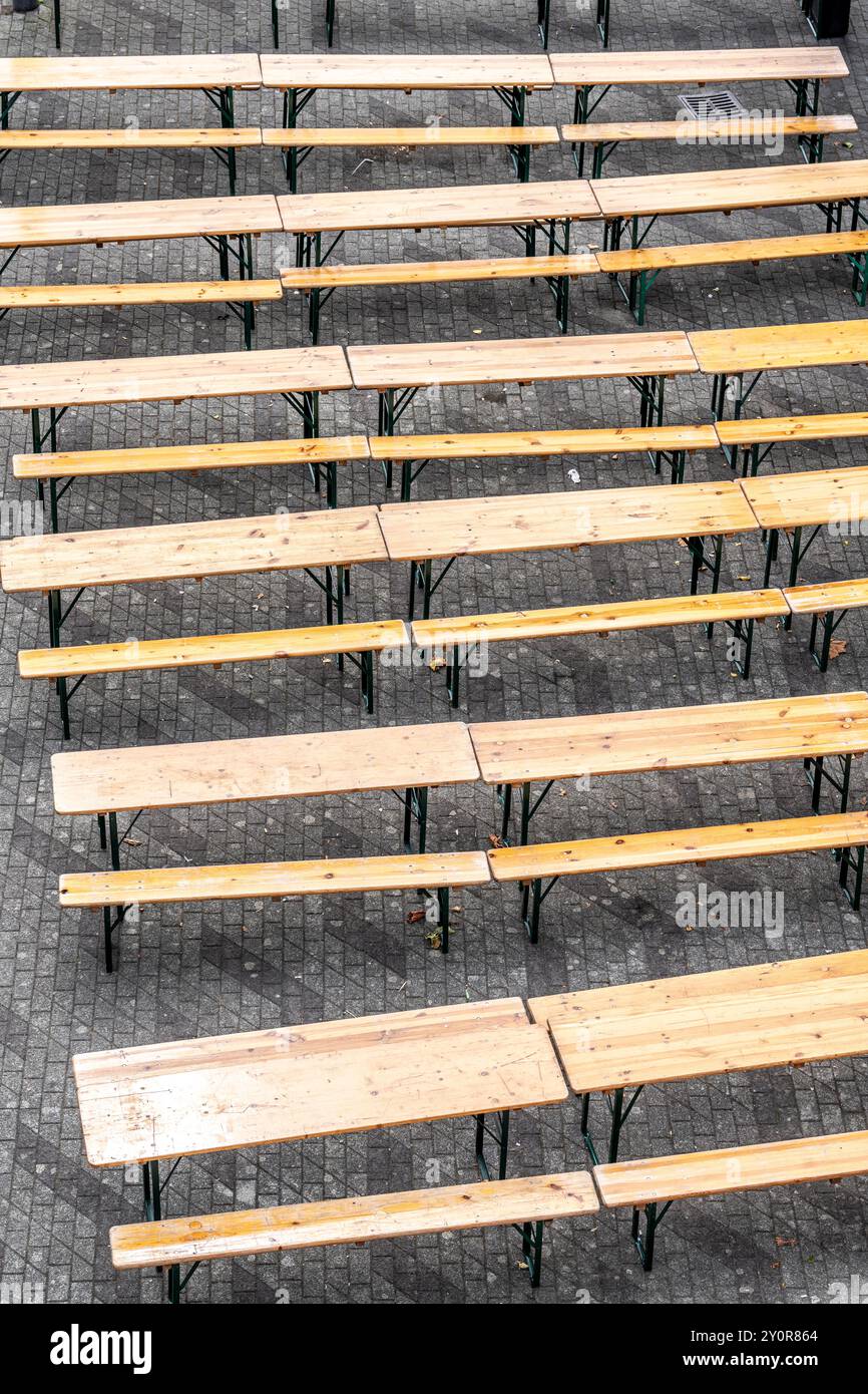 Bancs à bière, tables, set de tente à bière, vide, Banque D'Images