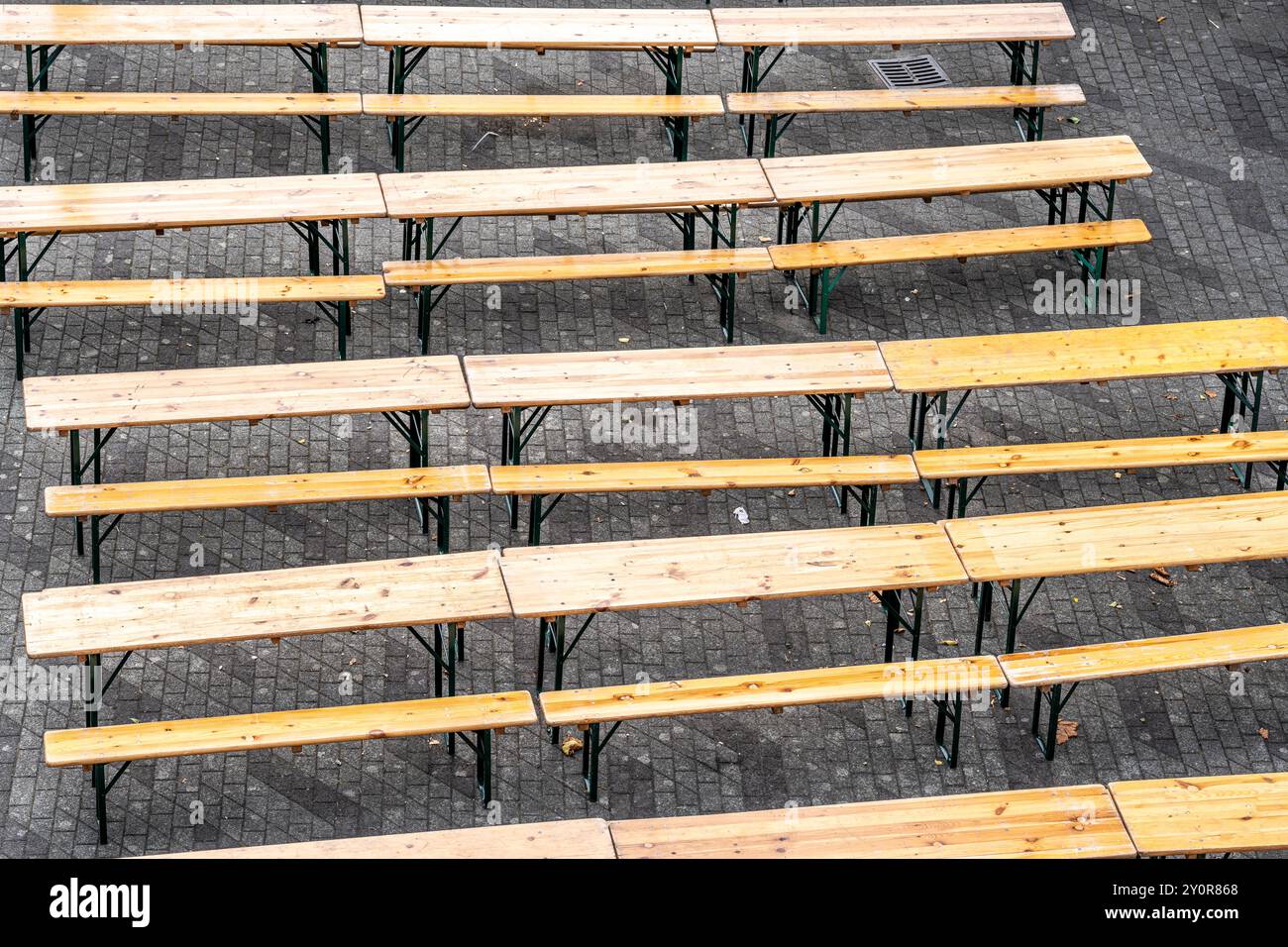Bancs à bière, tables, set de tente à bière, vide, Banque D'Images