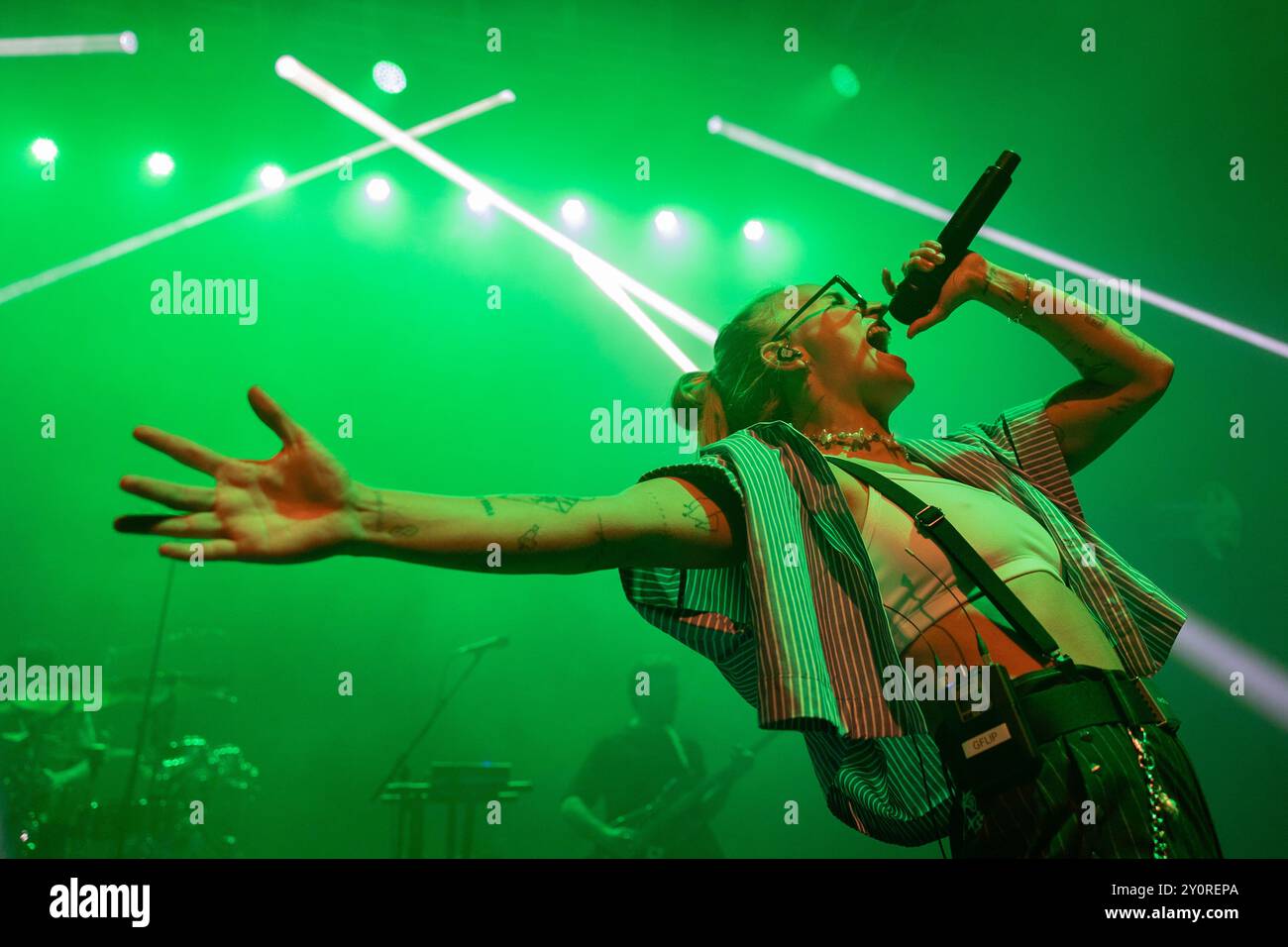 Londres, Royaume-Uni. Mardi 3 septembre 2024. Le musicien australien G Flip se produit à l’O2 Shepherd’s Bush Empire dans le cadre de leur « Drummer Tour continued » célébrant leur album Drummer de 2023. Crédit : Katie Collins/EMPICS/Alamy Live News Banque D'Images Londres, Royaume-Uni. Mardi 3 septembre 2024. Le musicien australien G Flip se produit à l’O2 Shepherd’s Bush Empire dans le cadre de leur « Drummer Tour continued » célébrant leur album Drummer de 2023. Crédit : Katie Collins/EMPICS/Alamy Live News Banque D'Images