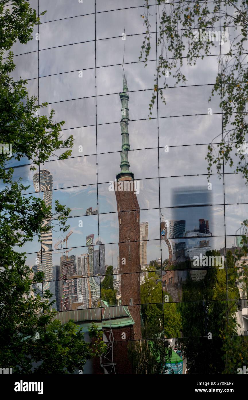 Dépôt Boijmans Van Beuningen à Rotterdam, l'unique musée d'art circulaire muré de miroirs Banque D'Images