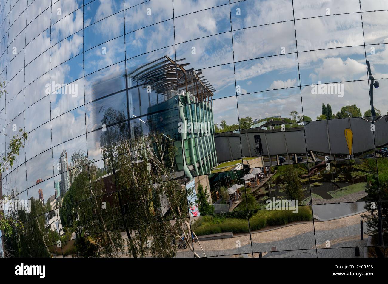 Dépôt Boijmans Van Beuningen à Rotterdam, l'unique musée d'art circulaire muré de miroirs Banque D'Images