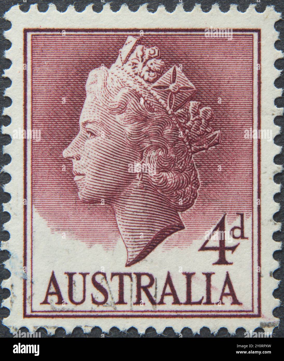 Reine Elizabeth II (1926, 2022) de Grande-Bretagne. Portrait sur timbre-poste autrichien Banque D'Images