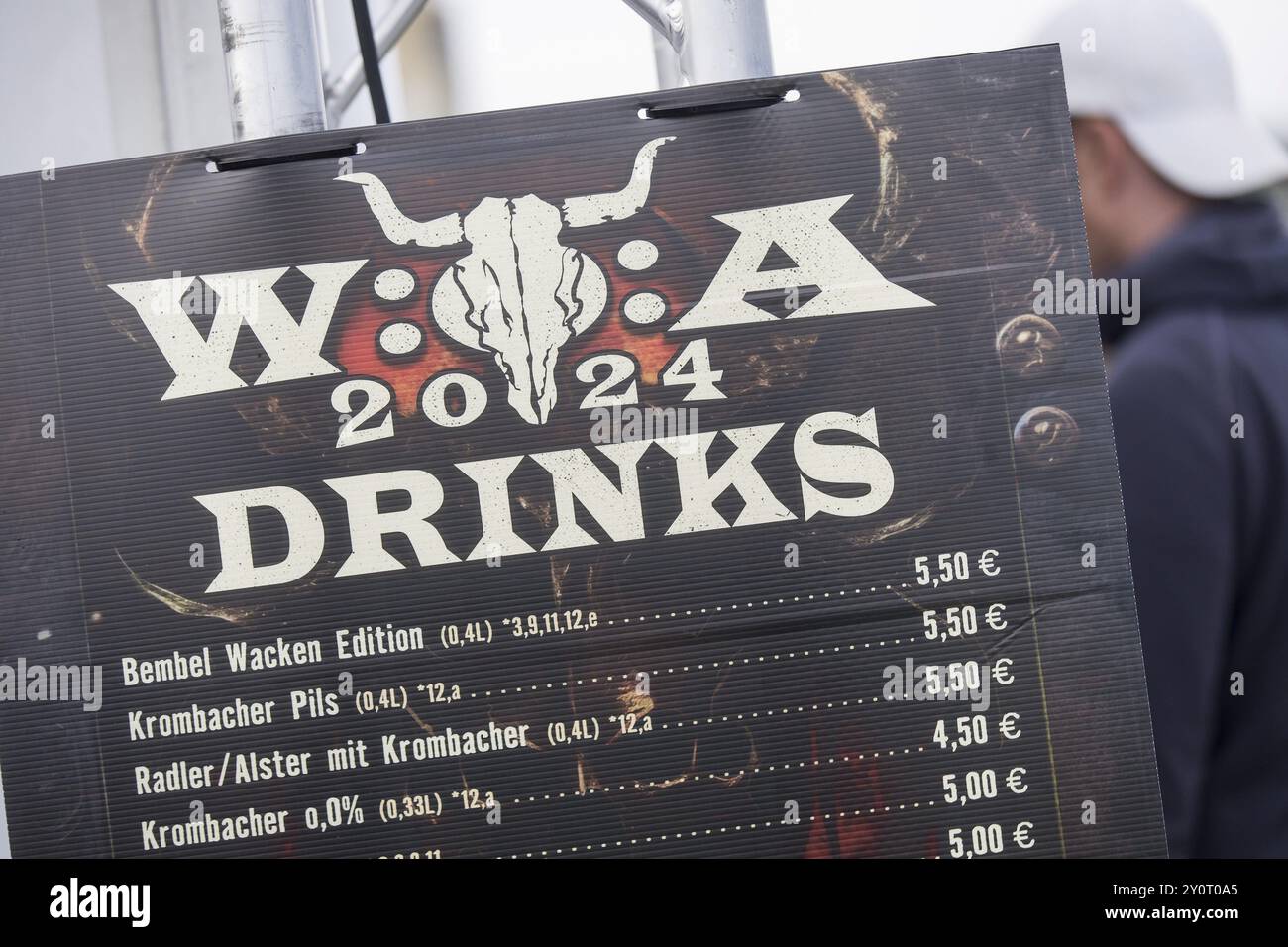 Carte des boissons au Wacken Open Air à Wacken. Le festival du métal traditionnel a lieu du 31 juillet au 2 août 2024 Banque D'Images