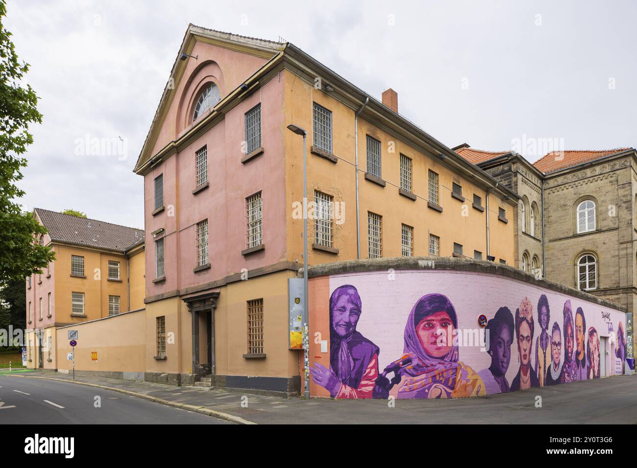 Vieille ville Une ancienne prison de Goettingen est vide depuis 16 ans. La ville veut vendre le bâtiment dans le centre-ville. Avec des artistes de Banque D'Images