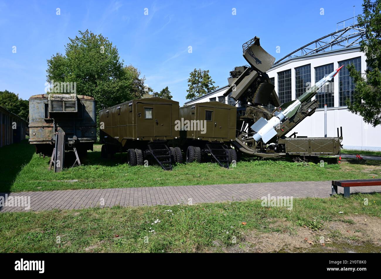 Missile SAM avec véhicules de contrôle et système de guidage radar. Banque D'Images