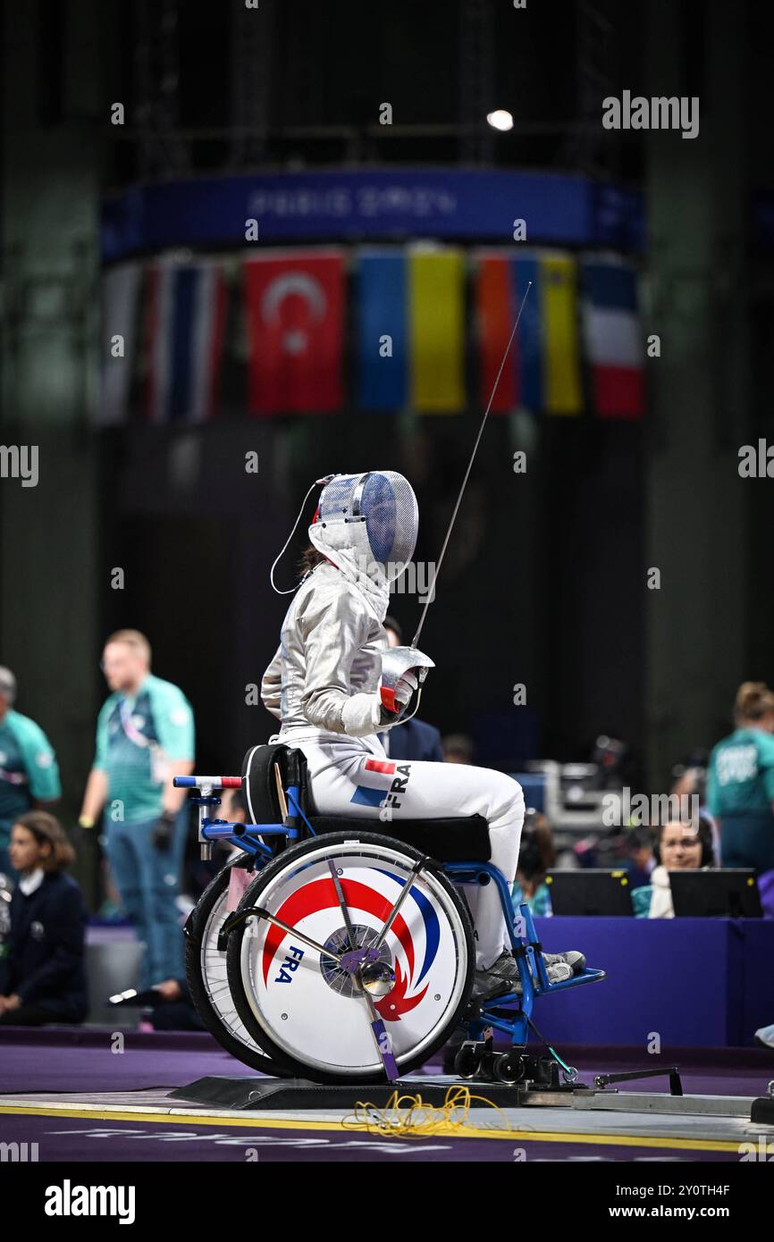 Brianna vide, escrimeuse française en fauteuil roulant, portant les couleurs de la France aux Jeux Paralympiques de Paris 2024 lors du concours pour la médaille de bronze le 3 septembre 2024 au Grand Palais des Jeux Paralympiques de Paris 2024. Photo de Tomas Stevens/ABACAPRESS. COM Credit : Abaca Press/Alamy Live News Banque D'Images