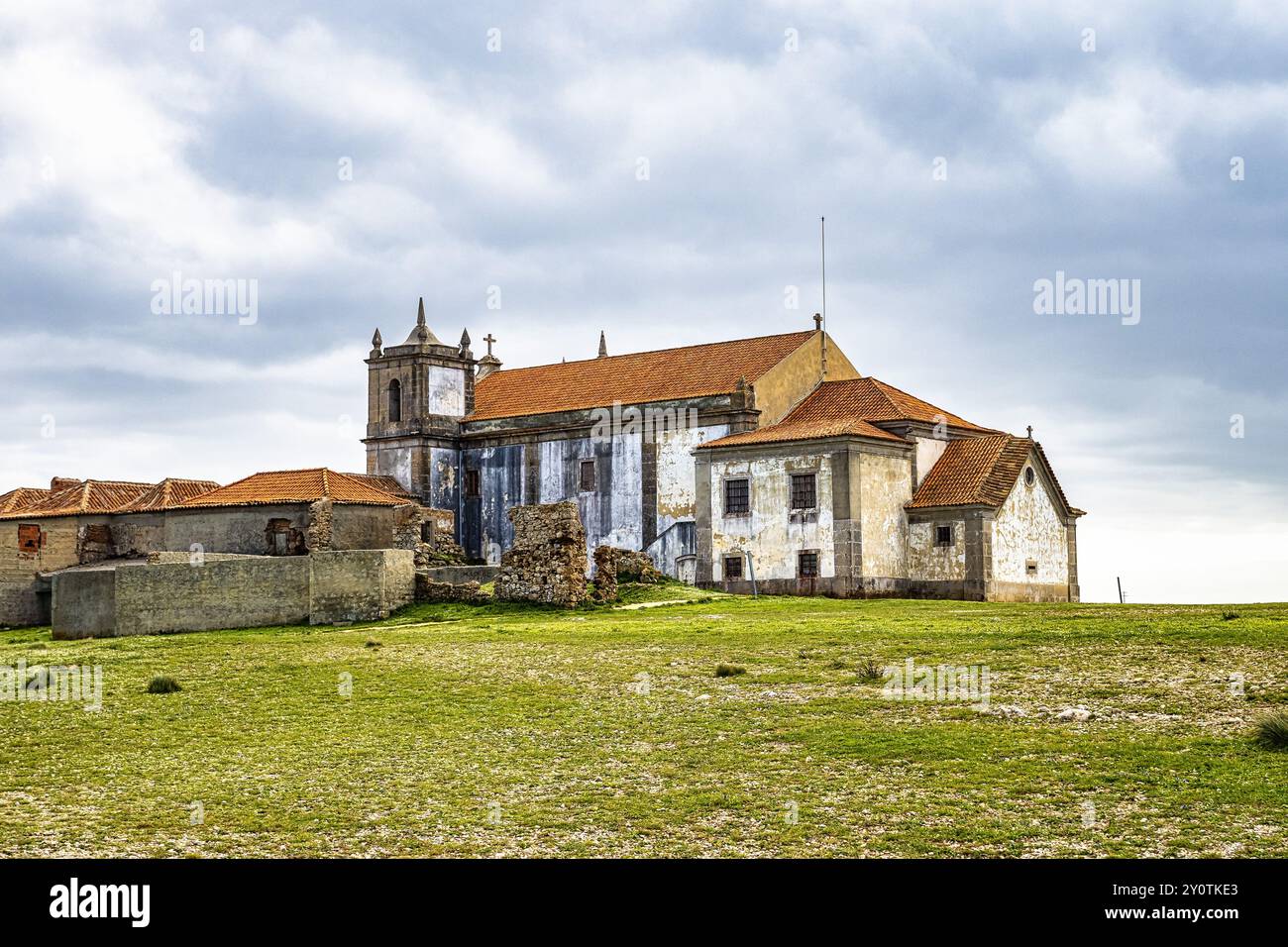 Le sanctuaire complexe Santuario de Nossa Senhora do Cabo Espichel, qui comprend l'église encore en usage aujourd'hui, situé à l'ouest de Sesimbra, Port Banque D'Images