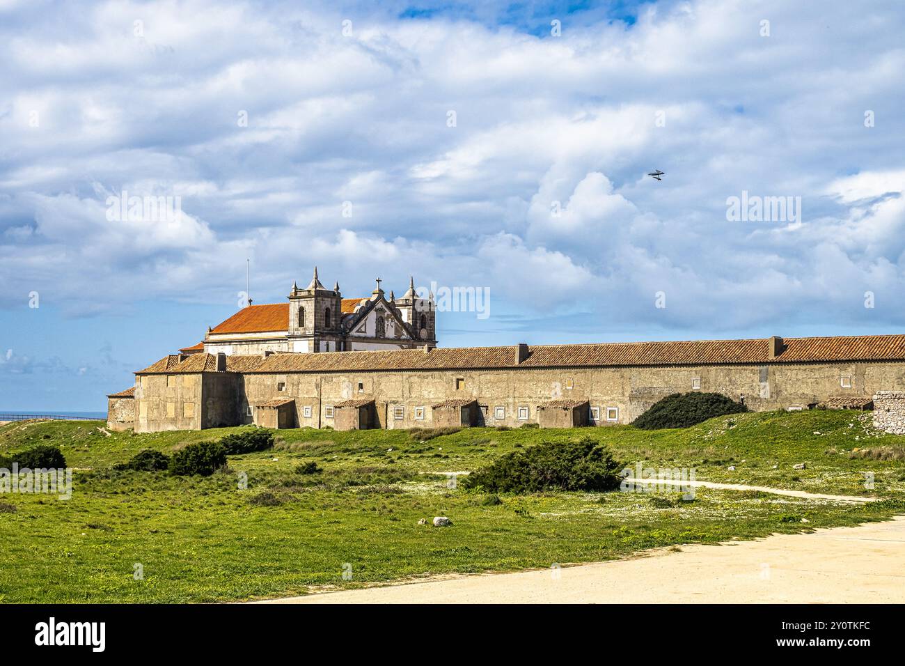 Le sanctuaire complexe Santuario de Nossa Senhora do Cabo Espichel, qui comprend l'église encore en usage aujourd'hui, situé à l'ouest de Sesimbra, Port Banque D'Images