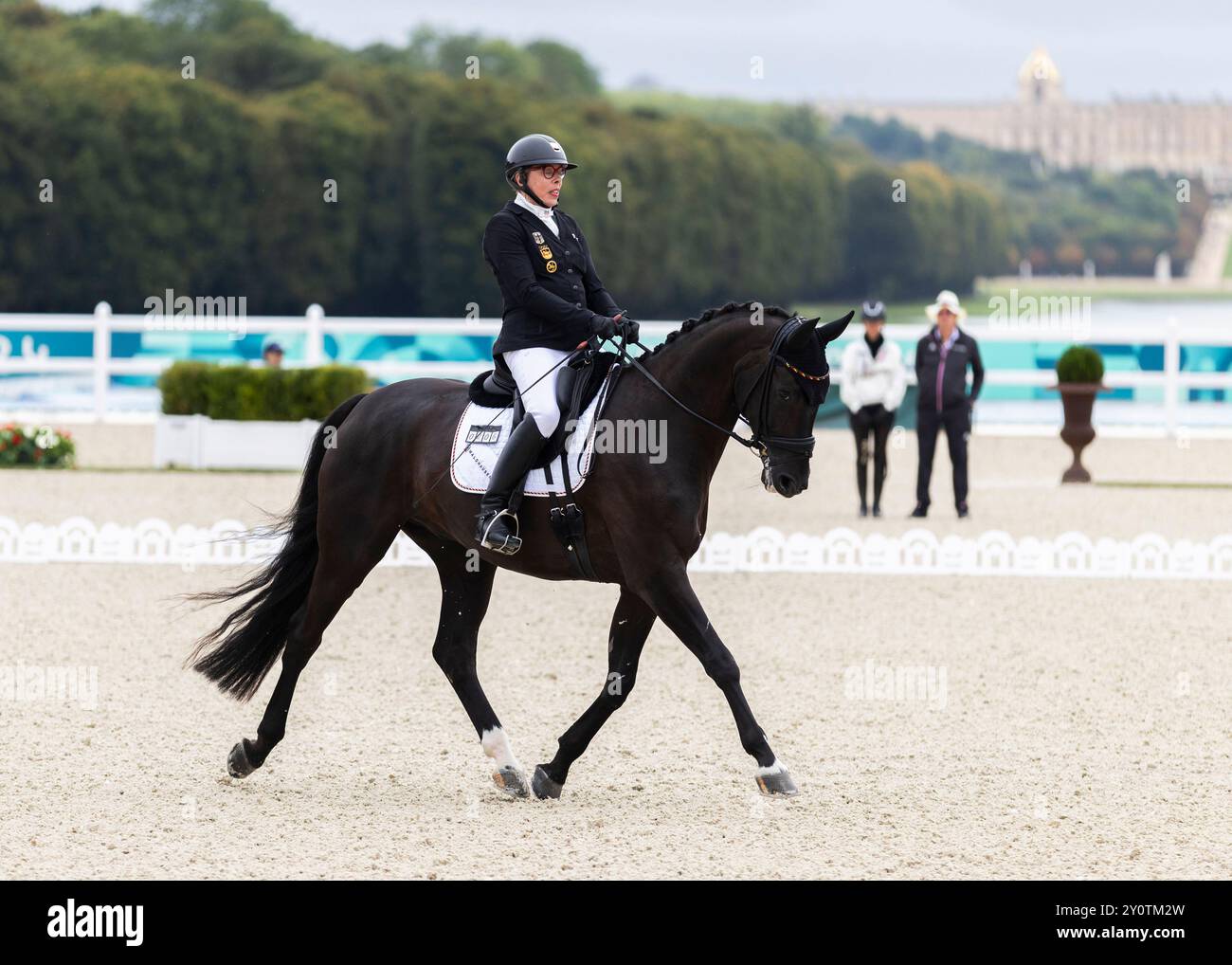 PARIS, FRANCE - 03 SEPTEMBRE : Heidemarie DRESING (GER), Startclass Grade II, agit lors des compétitions para équestres (dressage) au Chaeteau de Versailles des Jeux paralympiques d'été de Paris 2024 le 03 septembre 2024 à Paris, France. (Photo de Mika Volkmann) Banque D'Images