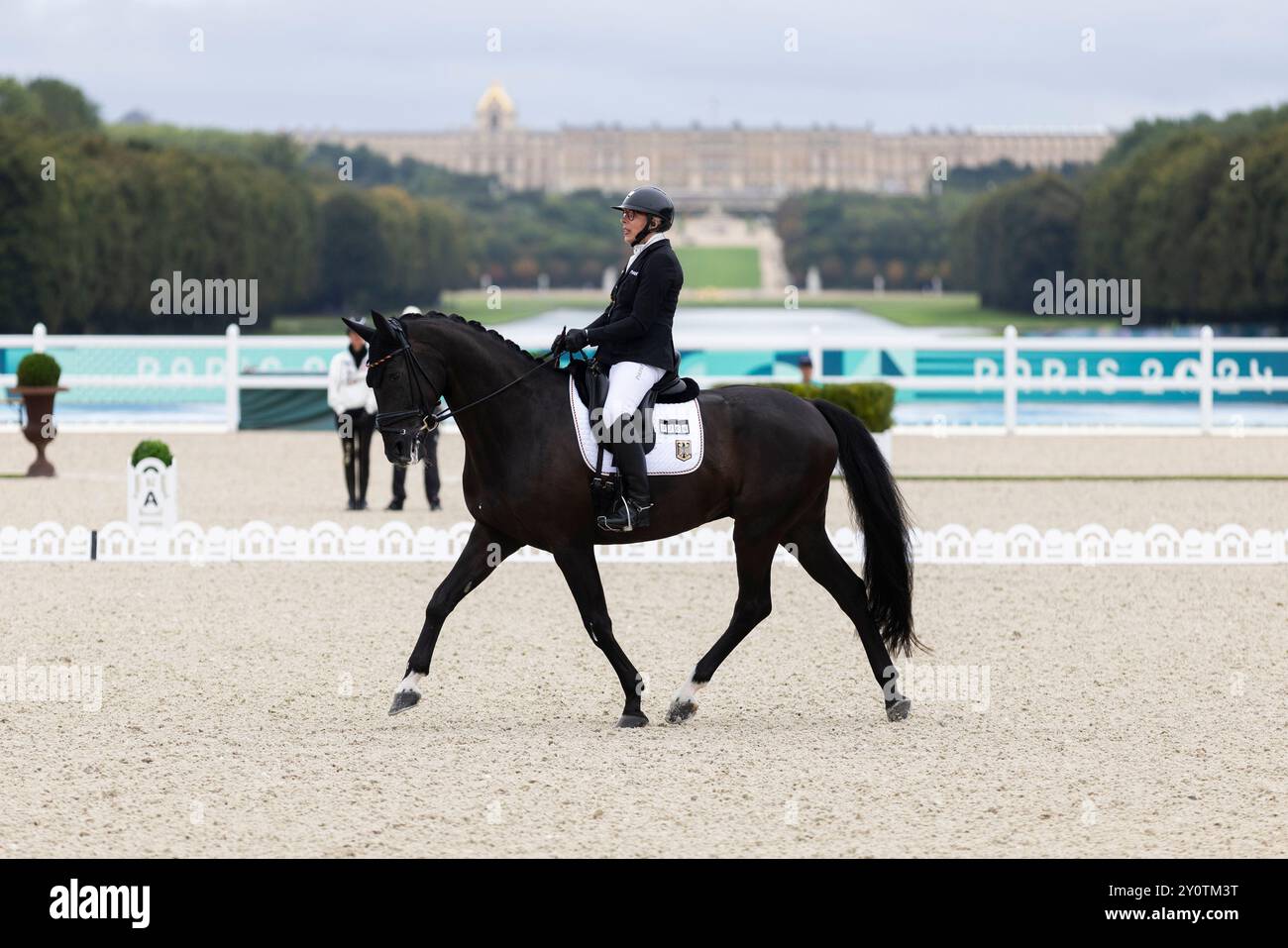 PARIS, FRANCE - 03 SEPTEMBRE : Heidemarie DRESING (GER), Startclass Grade II, agit lors des compétitions para équestres (dressage) au Chaeteau de Versailles des Jeux paralympiques d'été de Paris 2024 le 03 septembre 2024 à Paris, France. (Photo de Mika Volkmann) Banque D'Images