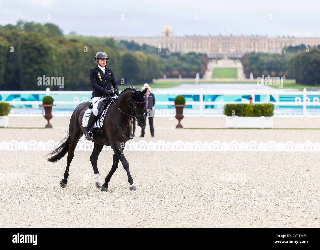 PARIS, FRANCE - 03 SEPTEMBRE : Heidemarie DRESING (GER), Startclass Grade II, agit lors des compétitions para équestres (dressage) au Chaeteau de Versailles des Jeux paralympiques d'été de Paris 2024 le 03 septembre 2024 à Paris, France. (Photo de Mika Volkmann) Banque D'Images