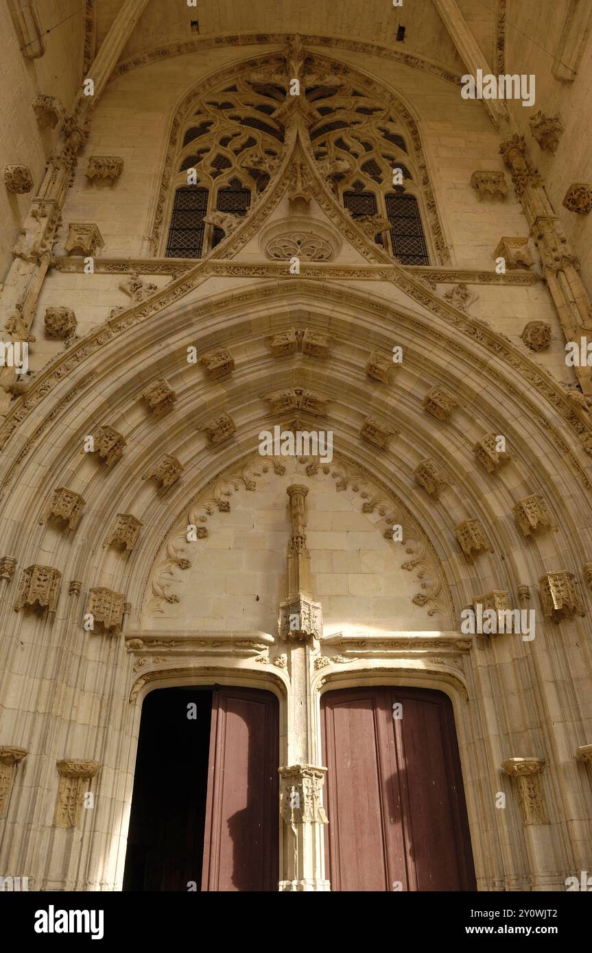 Entrée de la collégiale de Villefranche de Rouergue, Aveyron, France Banque D'Images