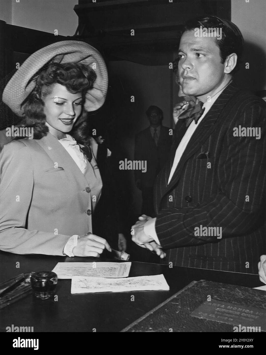 Mariage de Rita Hayworth et Orson Welles au palais de justice, le 7 septembre 1943 Banque D'Images