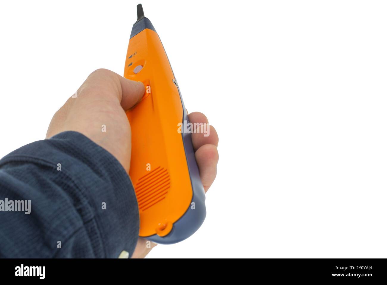 Main tenant un outil de test électrique Banque D'Images