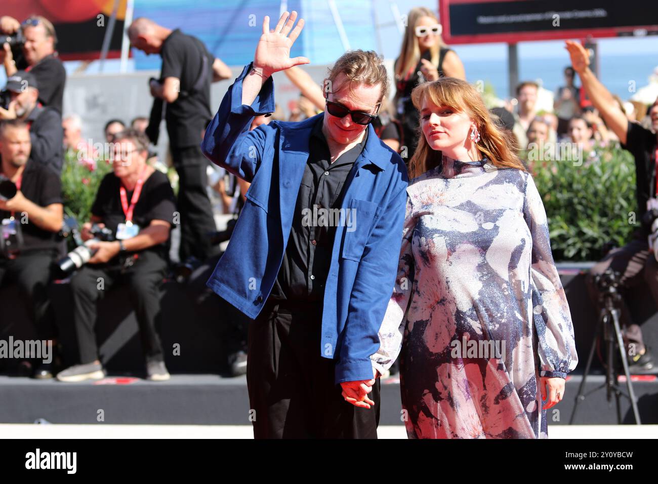 Italie, Lido di Venezia, 03 septembre 2024 : Caleb Landry Jones et Katya Zvereva assistent à un tapis rouge pour 'Harvest' lors du 81e Festival international du film de Venise le 03 septembre 2024 à Venise, Italie. Photo © Ottavia Da Re/Sintesi/Alamy Live News Banque D'Images