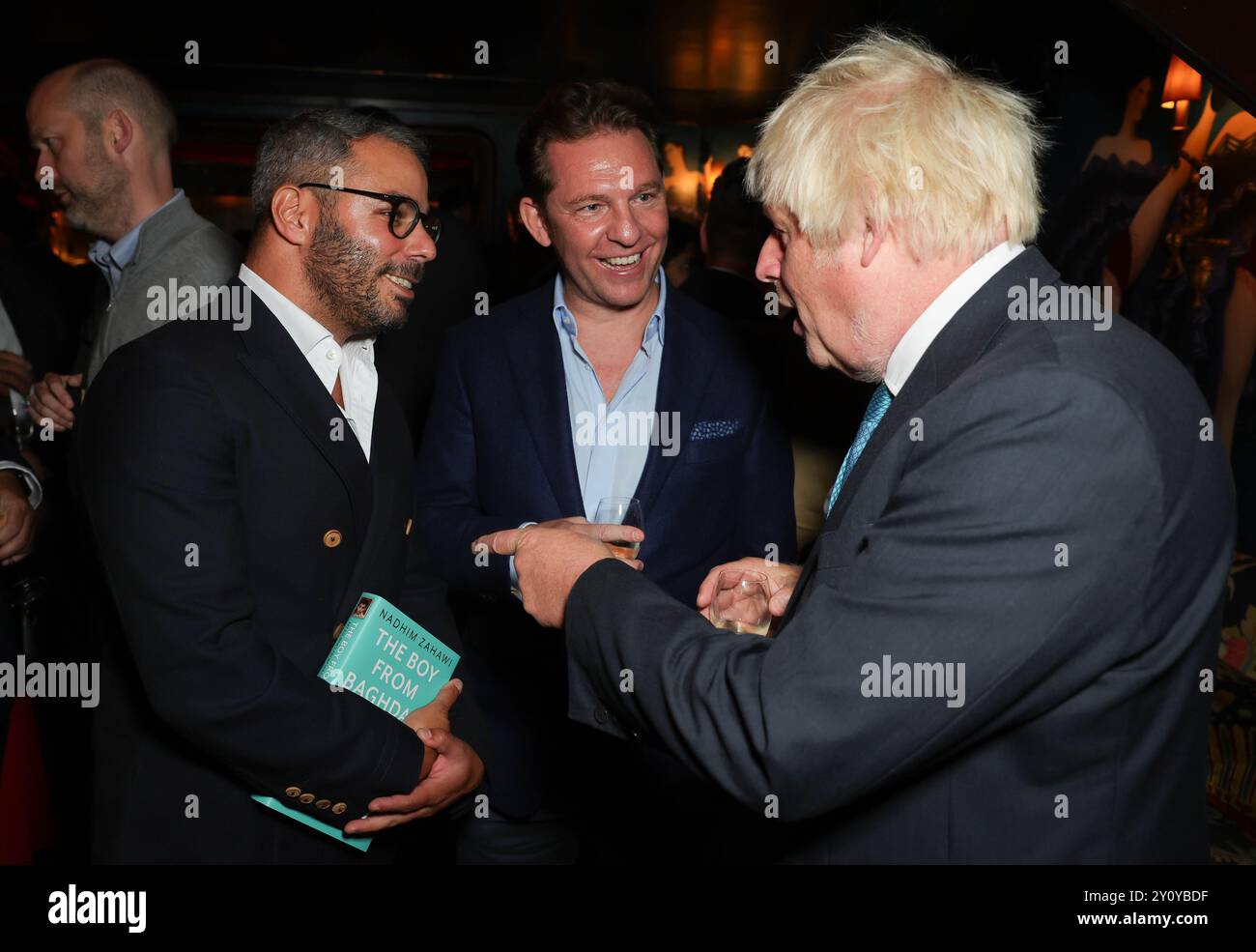 Londres, Royaume-Uni. 03 septembre 2024. Image © concédée sous licence à Parsons Media. 03/09/2024. Londres, Royaume-Uni. Lancement du livre Nadhim Zahawi. Nadhim Zahawi, ancien chancelier de l’Échiquier, et des invités, dont l’ancien premier ministre Boris Johnson et Nick Candy, assistent au lancement de son nouveau livre, The Boy from Baghdad : My Journey from Waziriyah to Westminster. Photo par crédit : andrew parsons/Alamy Live News Banque D'Images