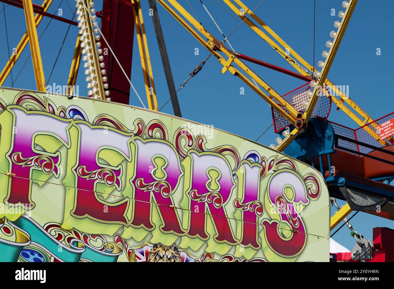Old Fashioned, Vintage Painted Sign, Fairground Art Advertising A Ferris Wheel Funfair Ride, Mudeford UK Banque D'Images