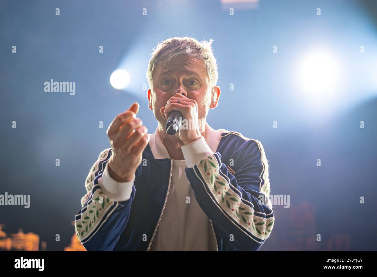 Trondheim, Norvège. 16 août 2024. Le groupe de rock anglais Keane donne un concert en direct lors du festival de musique norvégien Pstereo Festival 2024 à Trondheim. Ici, le chanteur Tom Chapman est vu en direct sur scène. Banque D'Images