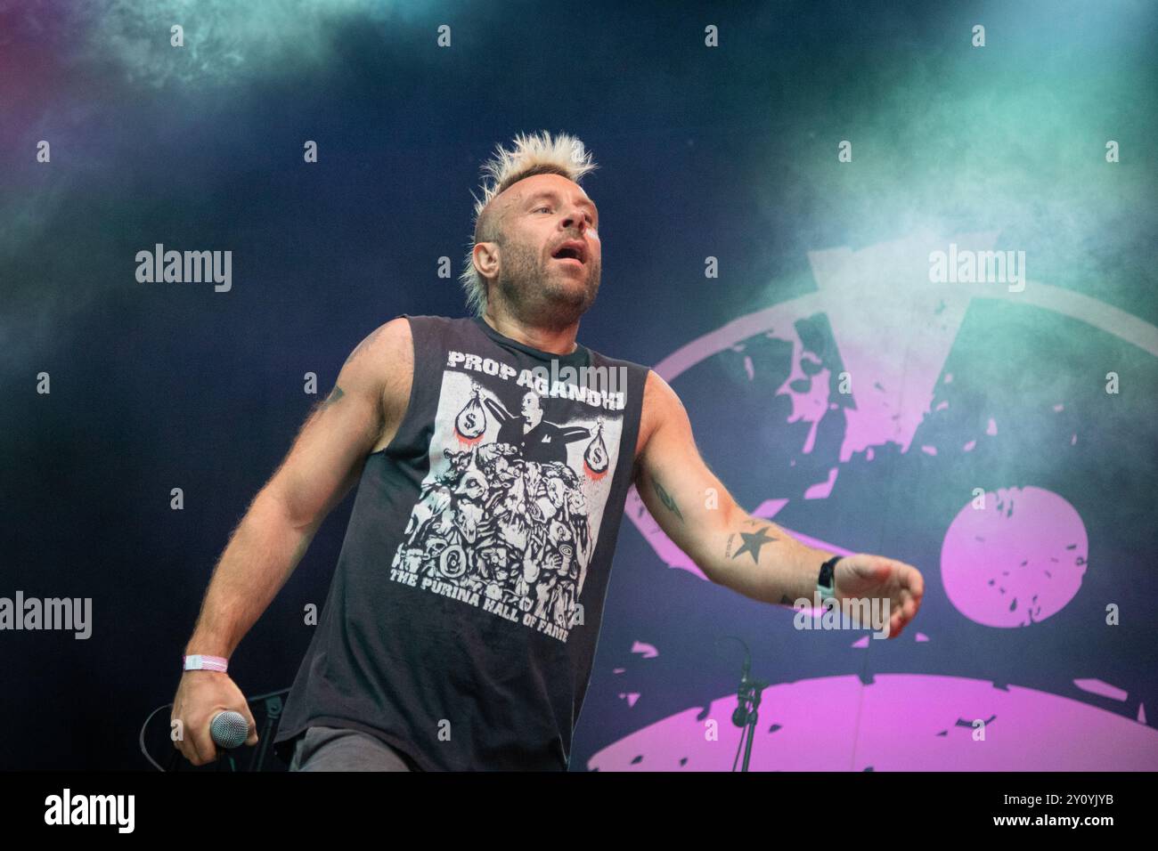 Trondheim, Norvège. 17 août 2024. Le groupe punk norvégien anti-Lam Front perferm un concert live lors du festival de musique norvégien Pstereo Festival 2024 à Trondheim. Ici, le chanteur Erlend Lånke Solbu est vu en direct sur scène. Banque D'Images