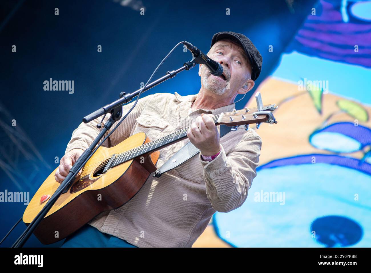 Trondheim, Norvège. 17 août 2024. Le groupe pop norvégien Tre Små Kinesere perferms un concert live lors du festival de musique norvégien Pstereo Festival 2024 à Trondheim. Ici, le chanteur et musicien Ulf Risnes est vu en direct sur scène. Banque D'Images