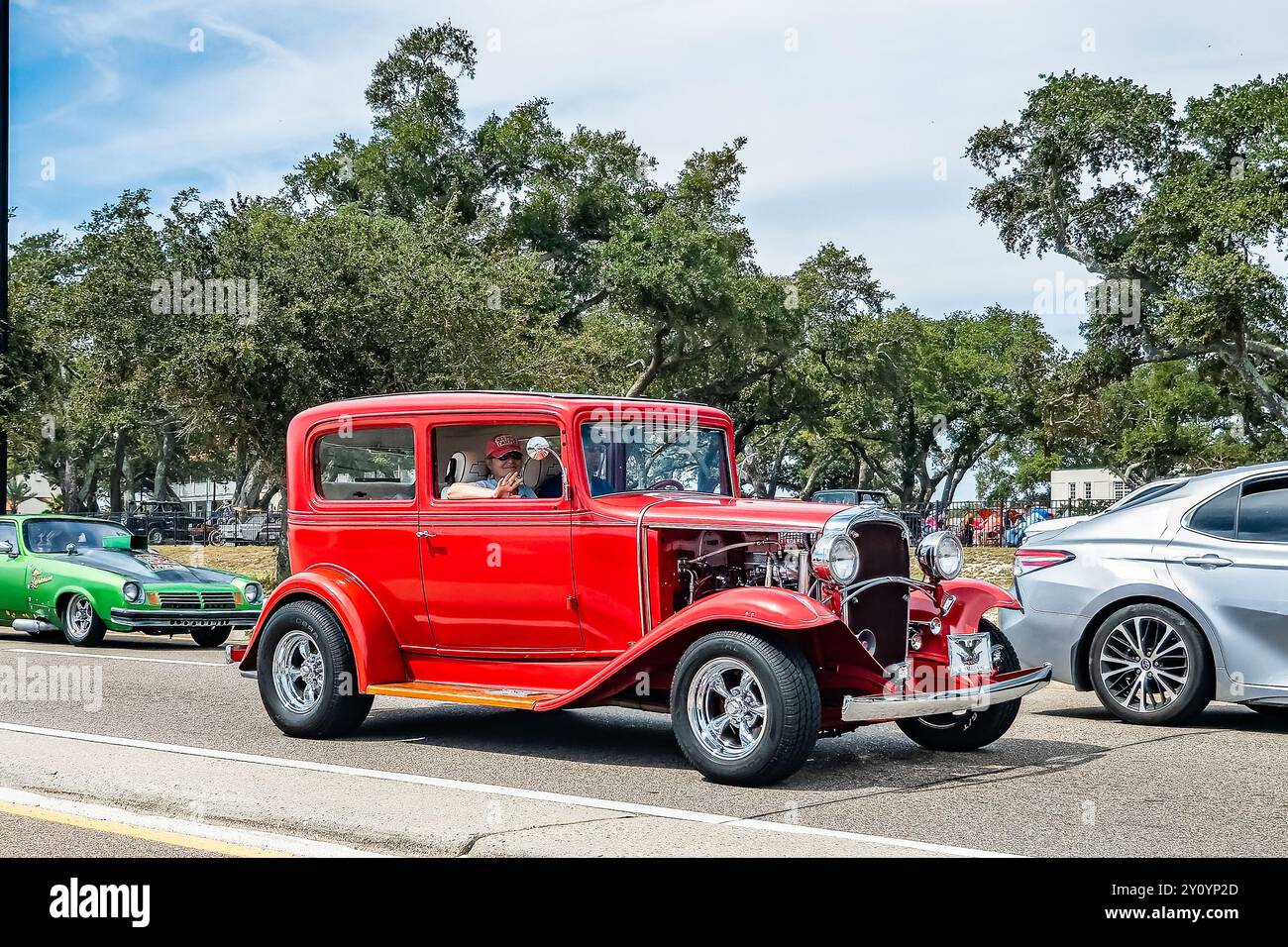 Gulfport, MS - 07 octobre 2023 : vue d'angle avant grand angle d'une berline TUDOR 1932 Ford modèle B lors d'un salon automobile local. Banque D'Images