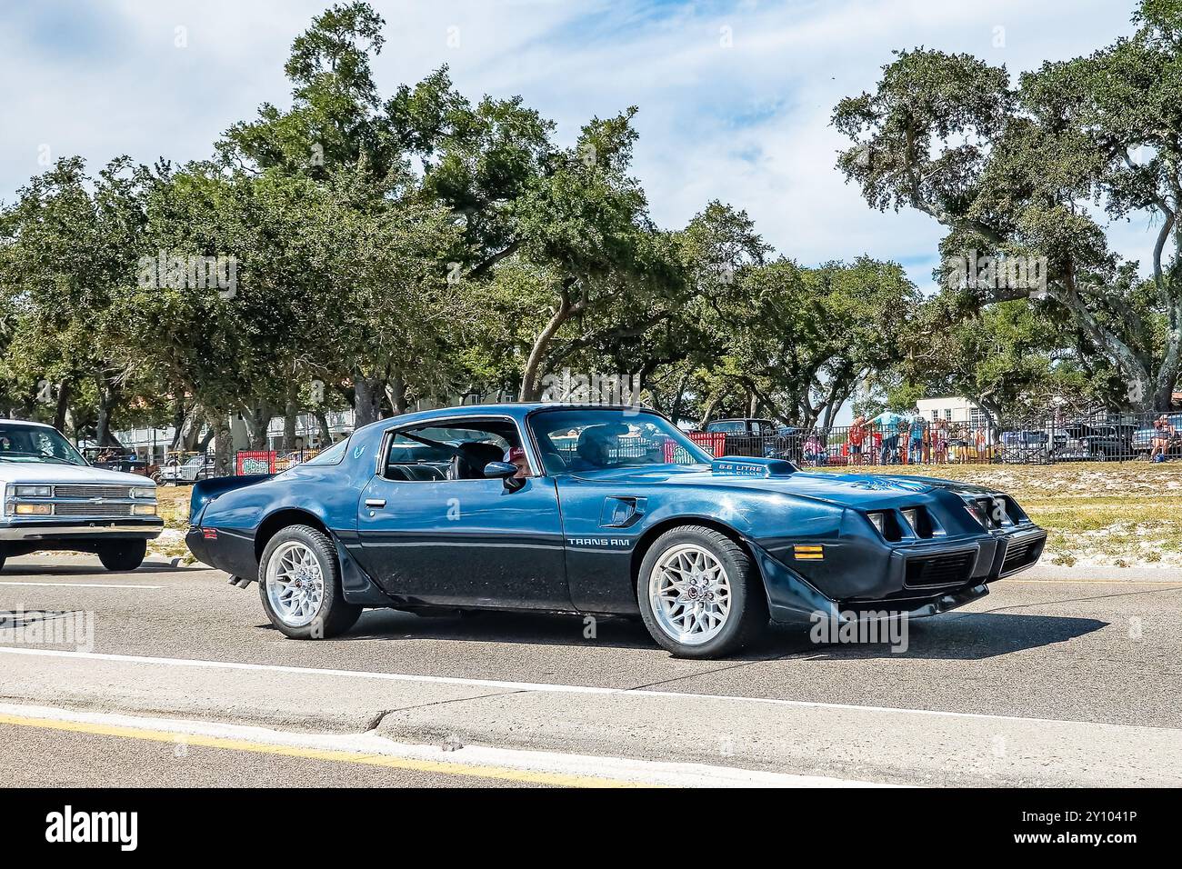 Gulfport, Mississippi - 7 octobre 2023 : vue latérale grand angle d'une TRANS Am Firebird 1979 de Pontiac lors d'un salon automobile local. Banque D'Images
