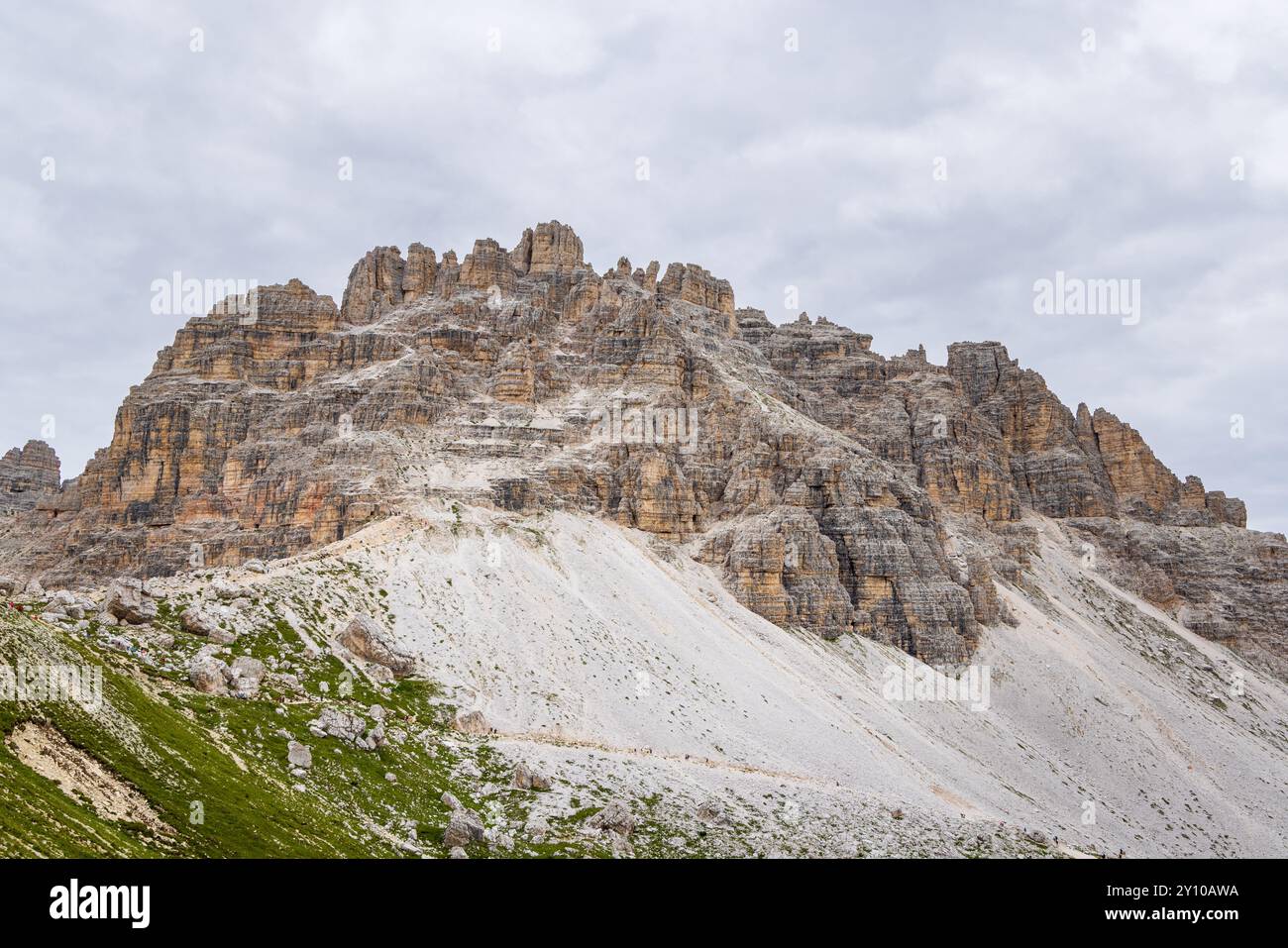 Vue de randonnée près de Tre Cime di Lavaredo - Italie Banque D'Images