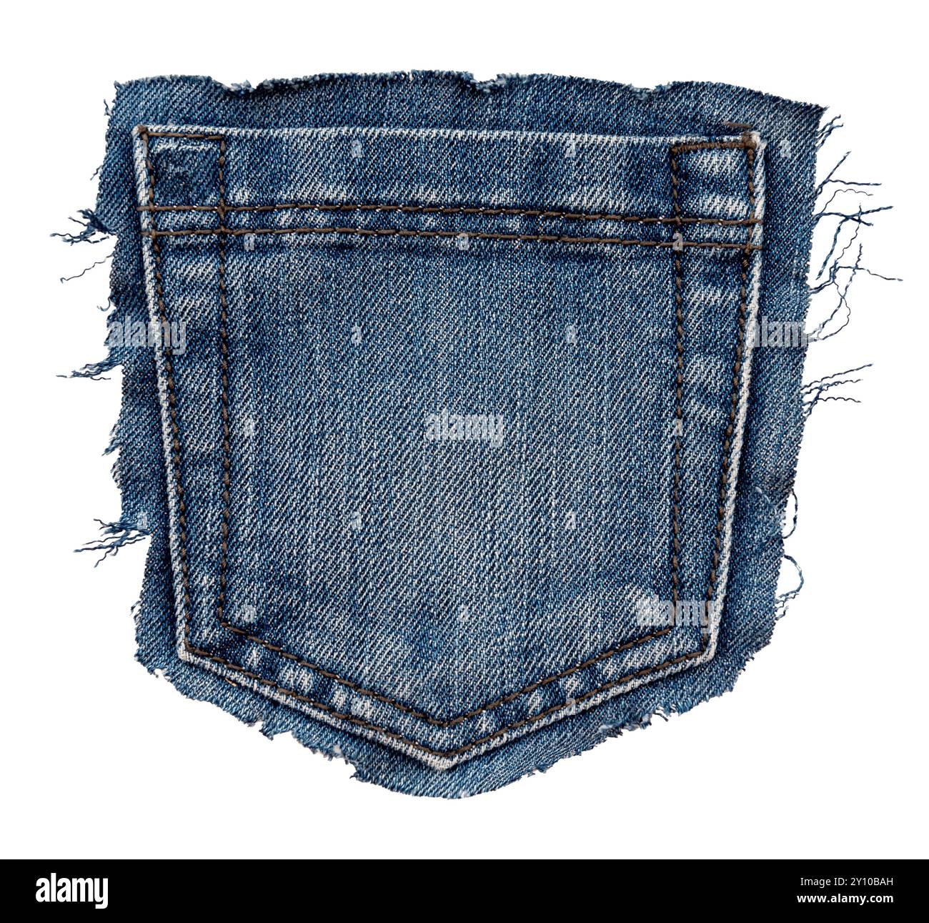 Poche. Morceau de denim déchiré sur un fond blanc. Texture denim. Banque D'Images Poche. Morceau de denim déchiré sur un fond blanc. Texture denim. Banque D'Images