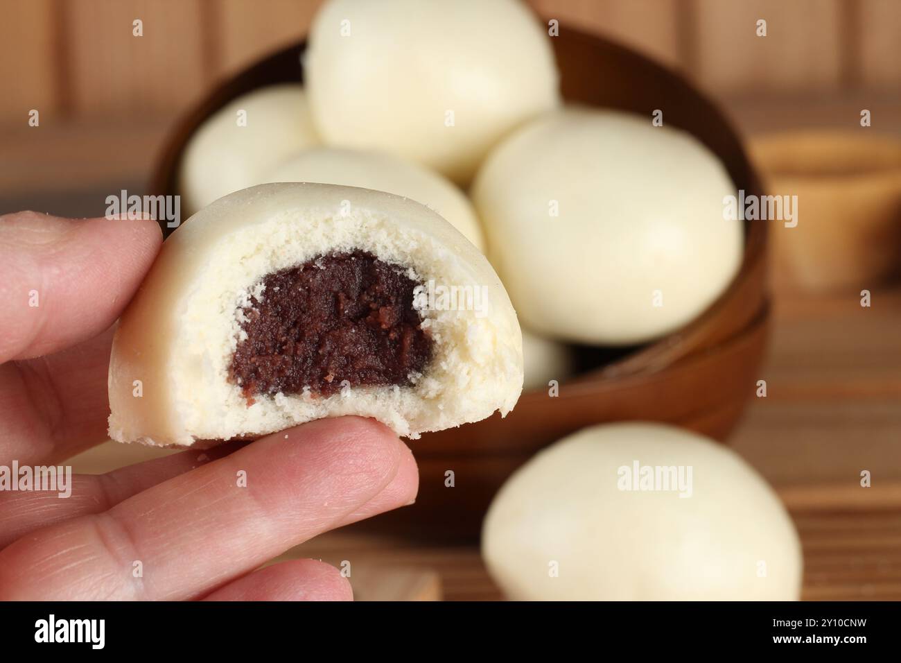 Bonbons japonais fourrés de haricots azuki sucrés cuits à la vapeur Banque D'Images