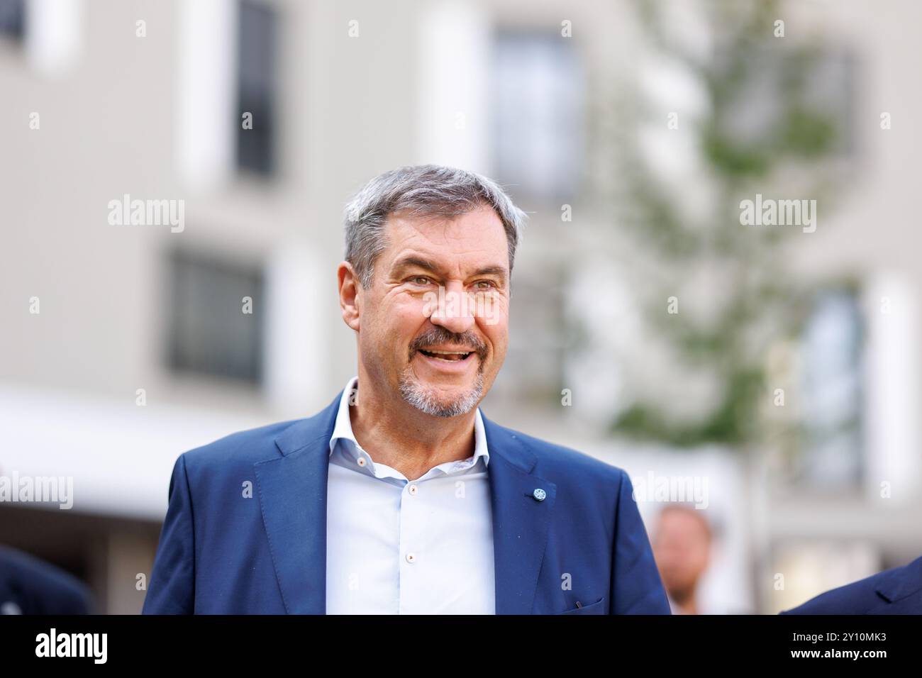 Munich, Allemagne. 04th Sep, 2024. Markus Söder (CSU), président du parti et premier ministre de Bavière, a accueilli les premiers locataires du quartier résidentiel de Munich Stadibau 'Südliches Oberwiesenfeld' le 4 septembre 2024 à Munich (Bavière). Stadibau est une société de logement de l'État libre de Bavière qui s'est fixé pour objectif de fournir des logements abordables et adaptés aux besoins des fonctionnaires dans le sud de la Bavière, de Kempten à Munich et Passau. Crédit : Matthias Balk/dpa/Alamy Live News Banque D'Images