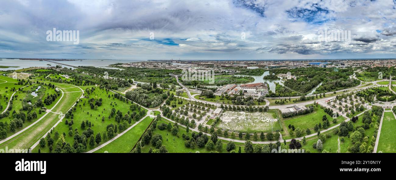 Vue aérienne de forte Marghera, Mestre et route de liaison à Venise sur le lagon Banque D'Images