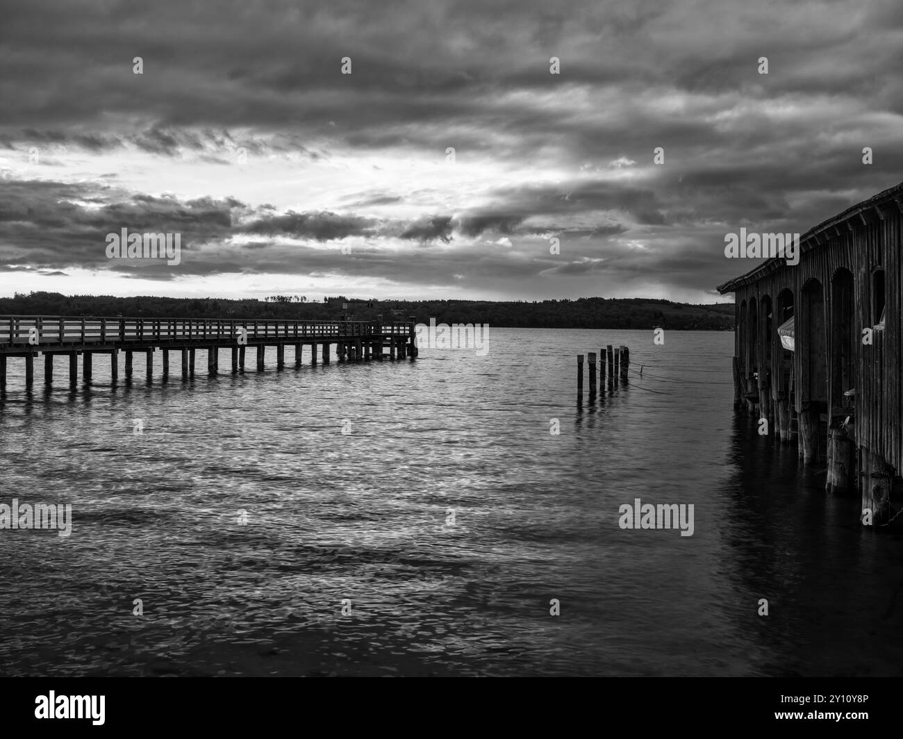 Ammersee rive ouest à Schondorf à l'aube Banque D'Images