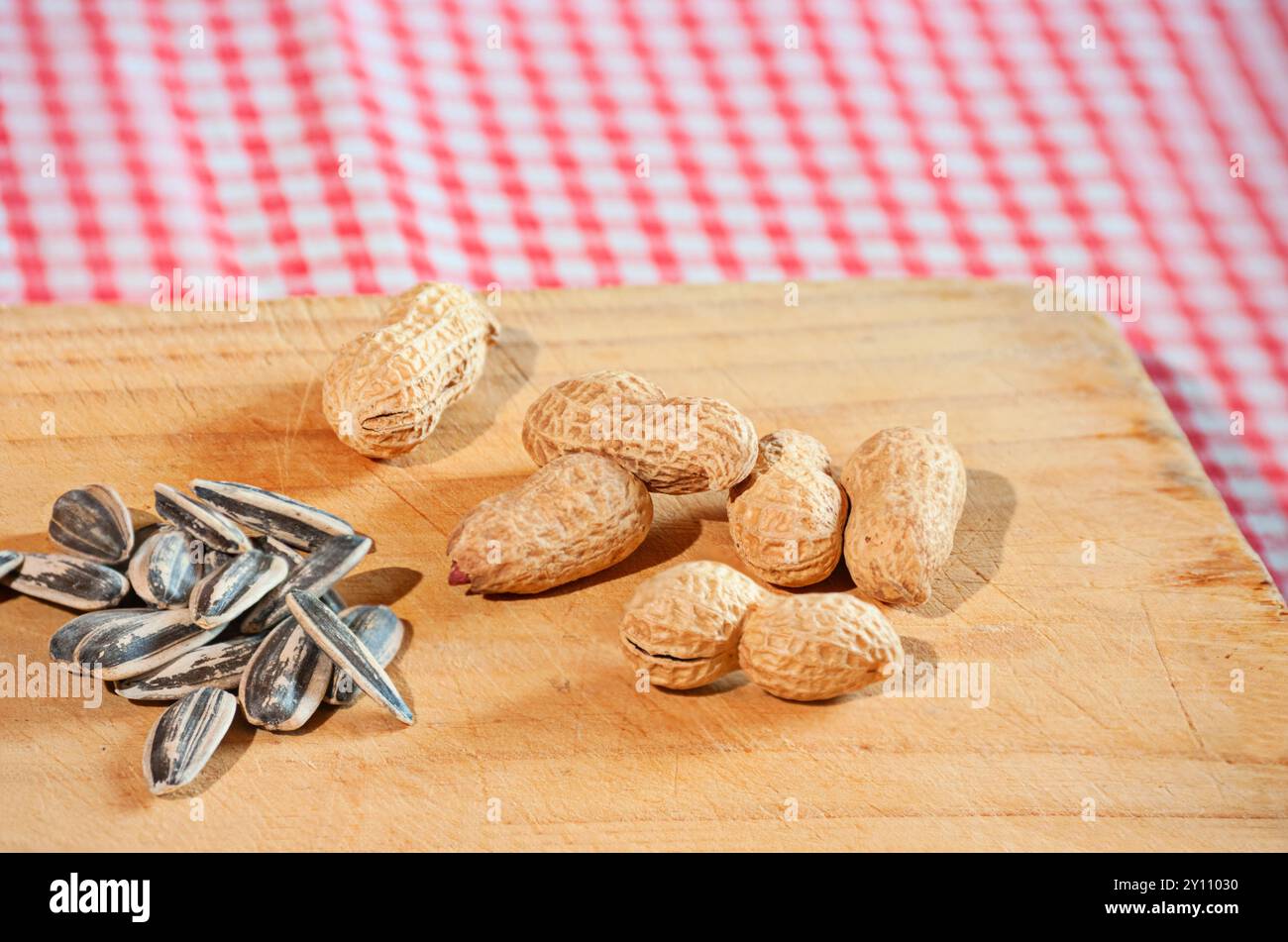 Arachides grillées et graines de tournesol. Banque D'Images