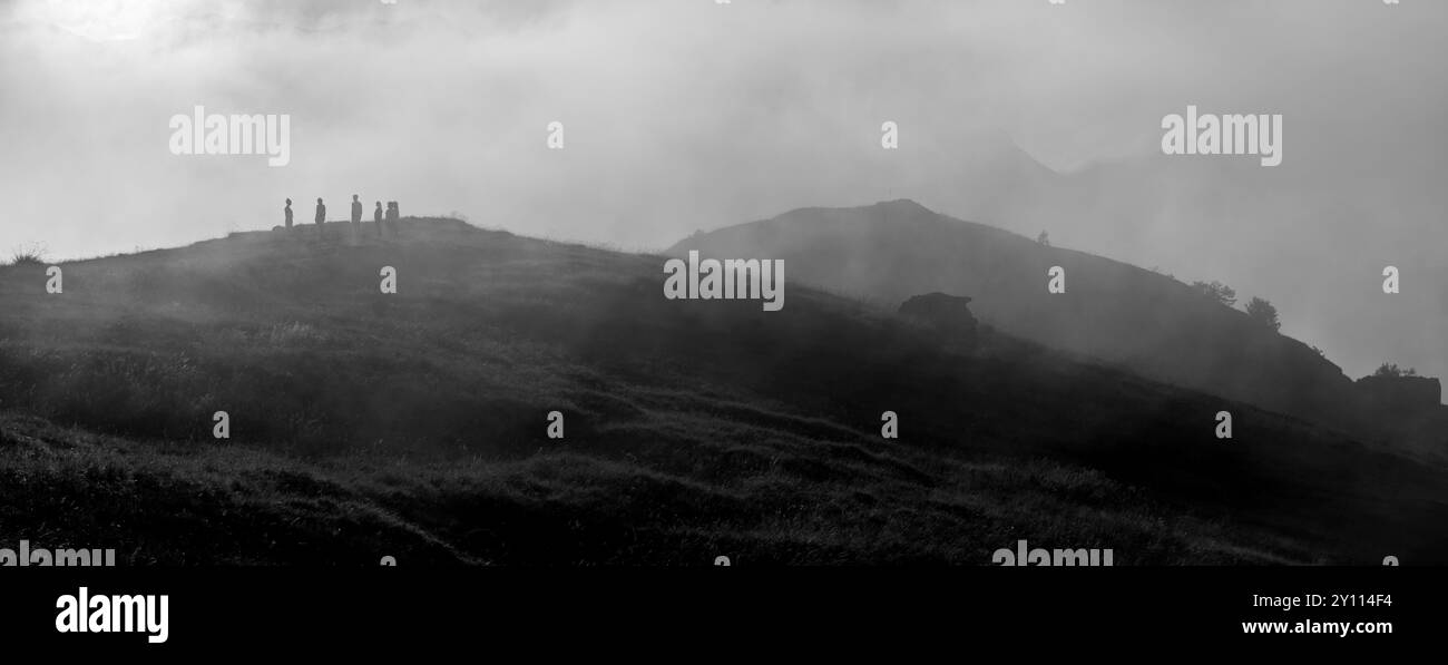 Yoga le soir sur le colle di Tenda Banque D'Images