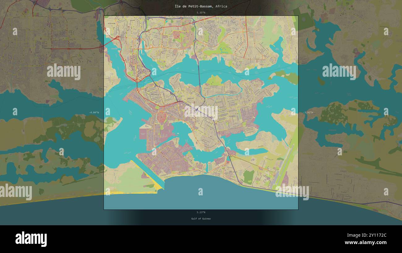 Ile de petit-Bassam dans le golfe de Guinée, appartenant à la Côte d'Ivoire, décrite et mise en évidence sur une carte topographique de style humanitaire OSM Banque D'Images