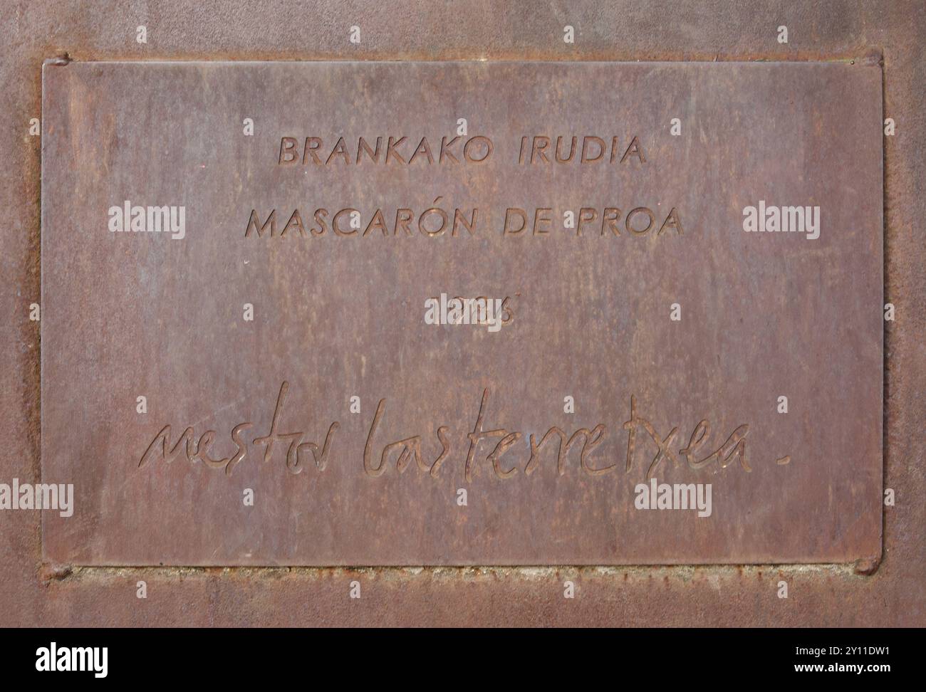 Plaque pour la sculpture en acier Corten de 1986 Mascarón de Proa par Nestor Basterretxea Campo de Volantín Pasealekua Bilbao pays Basque Euskadi Espagne Banque D'Images