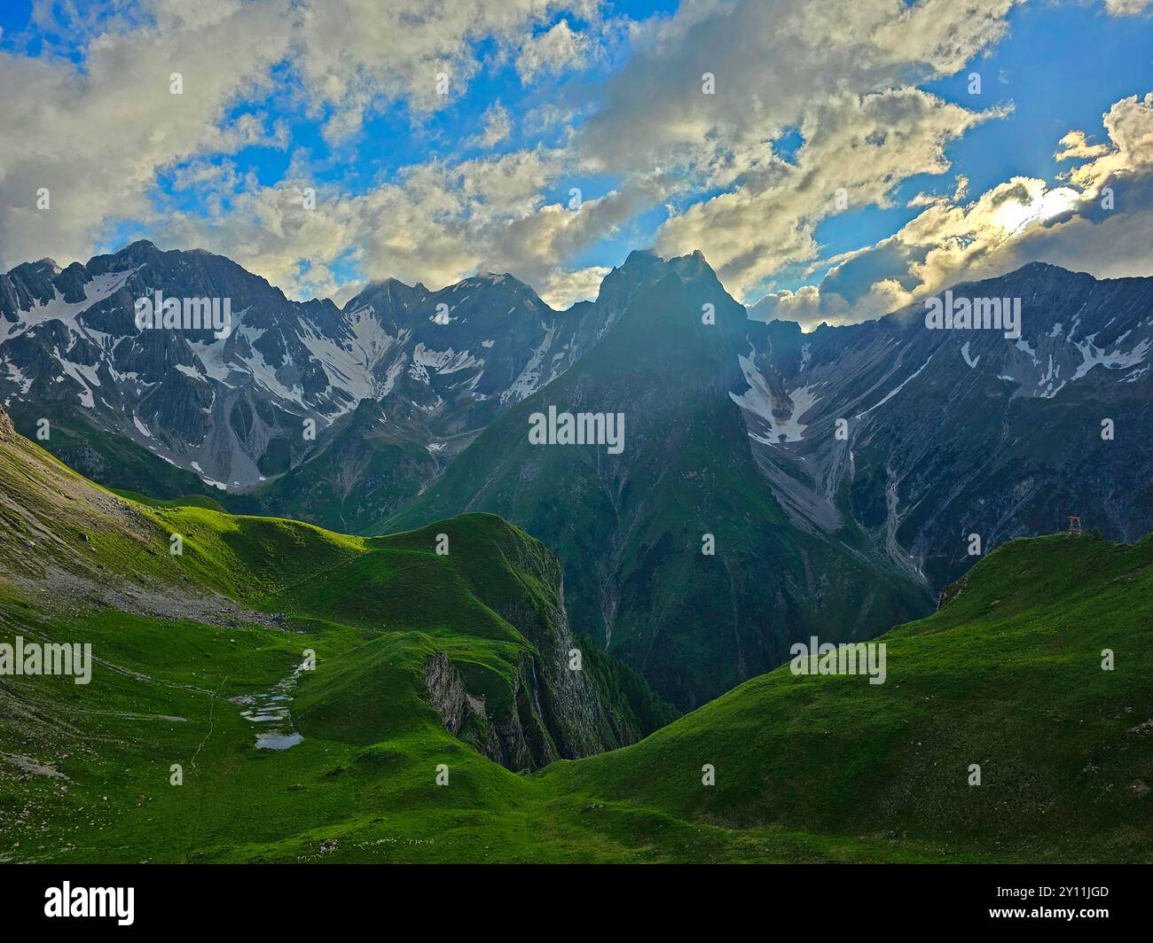 Vue du Memminger Hütte (2242m) aux Alpes de Lechtal avec le Freispitze (2884m), Tyrol, Autriche, Alpes, Alpes de Lechtal, sentier de randonnée longue distance E5, traversée alpine d'Oberstdorf à Merano Banque D'Images