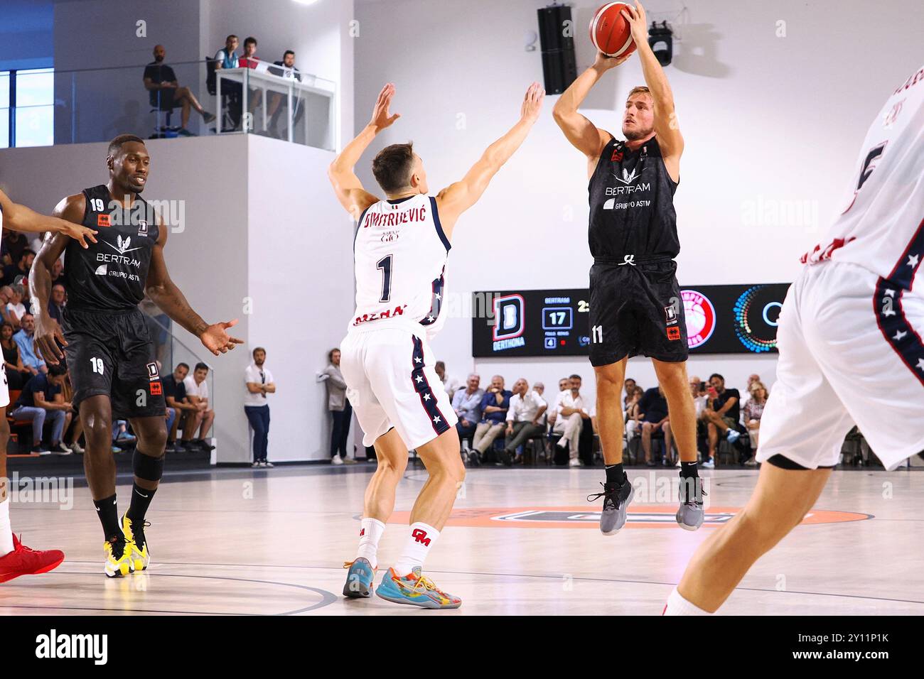 Davide Denegri (Derthona basket) pendant Derthona basket vs EA7 Emporio Armani Olimpia Milano, match test de basket-ball à Tortona, Italie, 04 septembre 2024 Banque D'Images