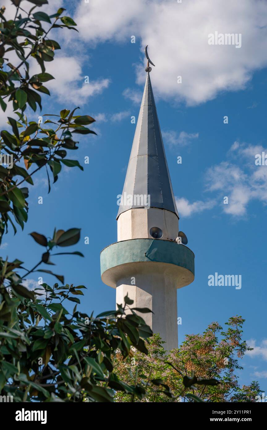 Albanie, péninsule balkanique, Europe du Sud-est, République d'Albanie, Albanie du Sud, vallée de Vjosa, chaîne de montagnes Trebeshina-Dhembel-Nemercka, Permet albanais également Permeti, mosquée Banque D'Images