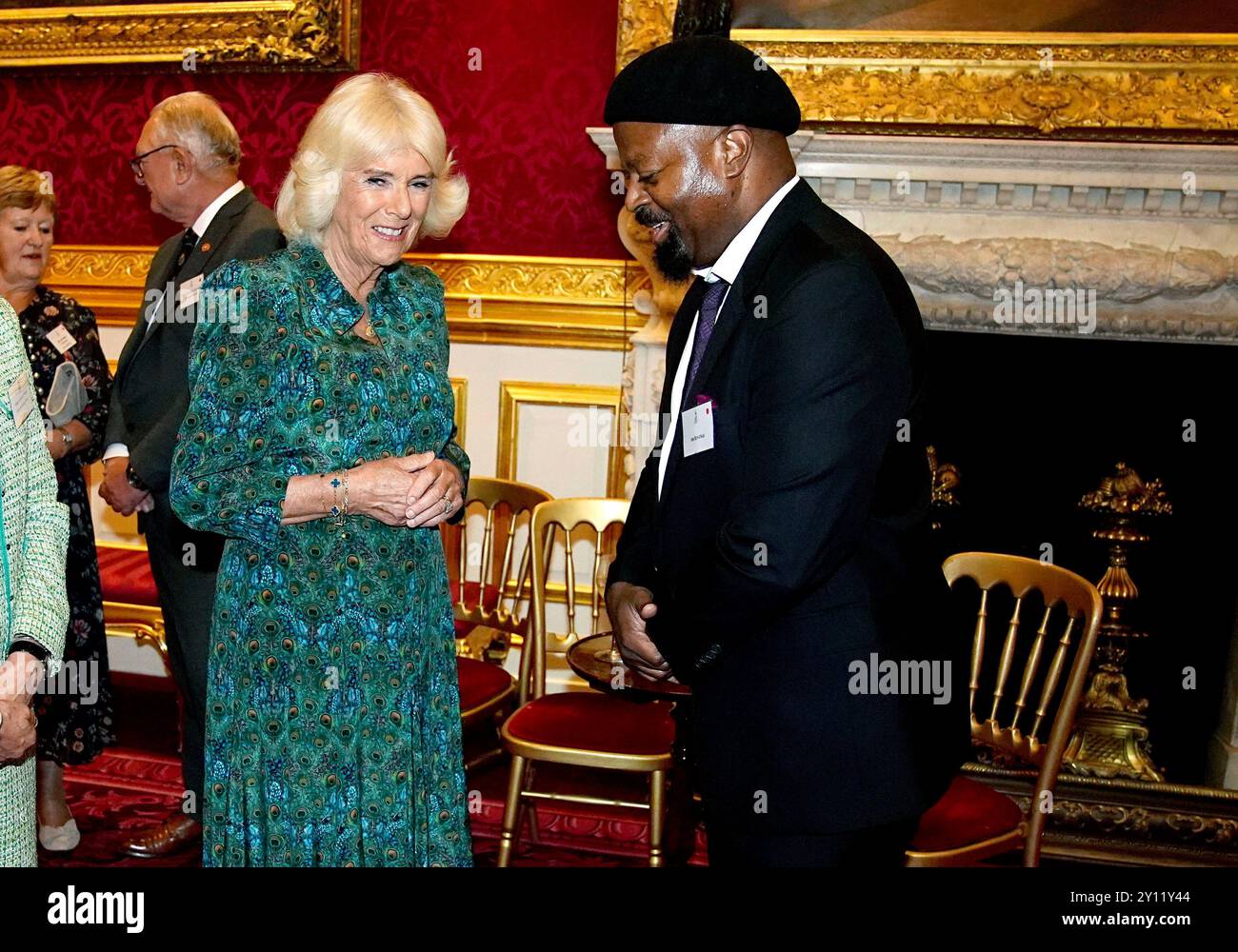 Britain's Queen Camilla, Patron of Book Aid International, center, speaks with author Ben Okri, during a reception to celebrate the 70th anniversary of Book Aid International, at St James's Palace, in London, Wednesday, Sept. 4, 2024. (Aaron Chown/Pool Photo via AP) Banque D'Images