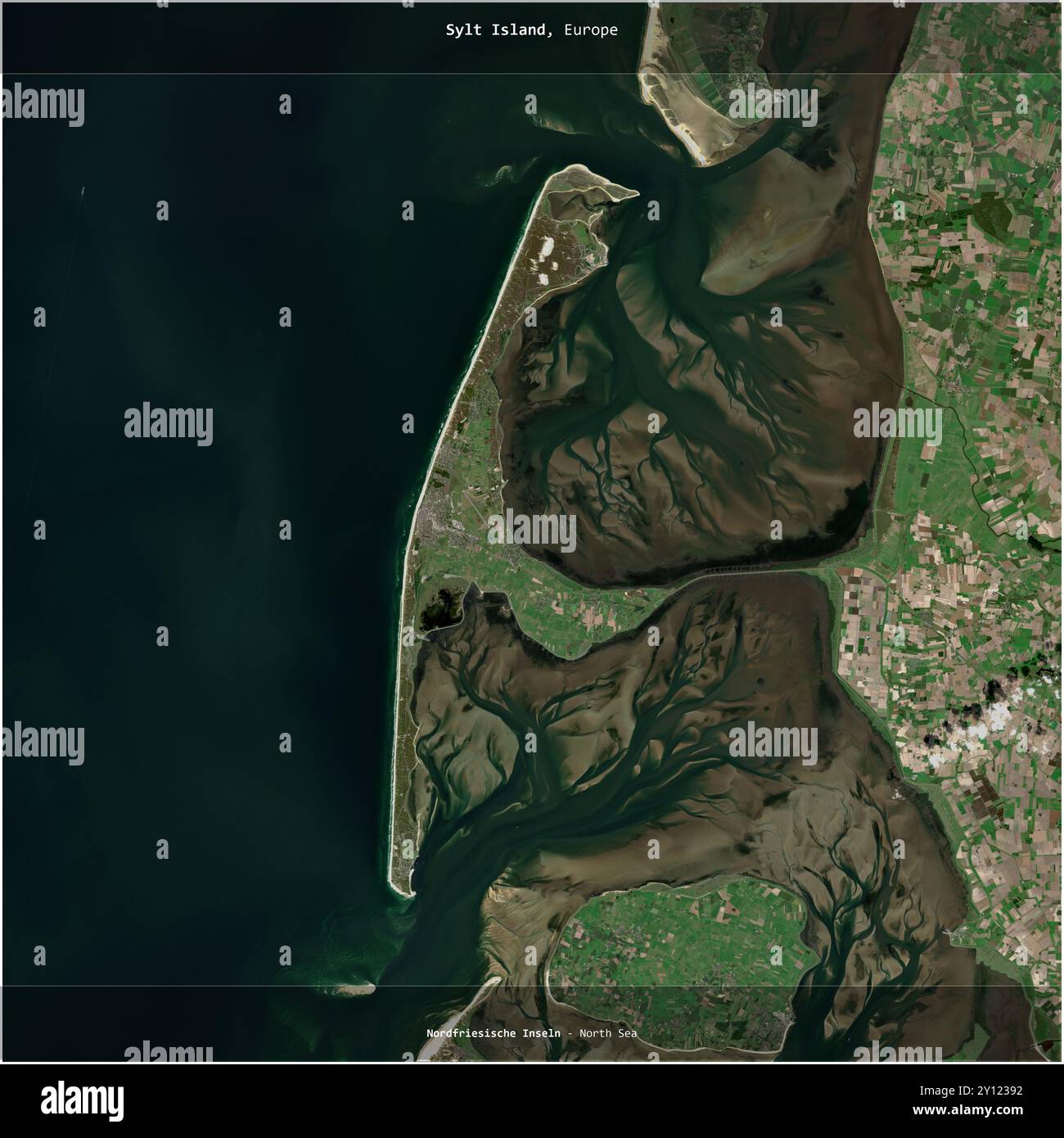 L'île de Sylt en mer du Nord, appartenant à l'Allemagne, a été recadrée au carré sur une image satellite prise le 4 septembre 2023 Banque D'Images
