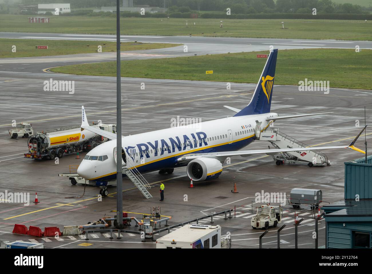 Ryanair Boeing 737-8200 MAX EI-IJR est assis sur l'aire de trafic de l'aéroport de Cork (ork), Irlande. Banque D'Images