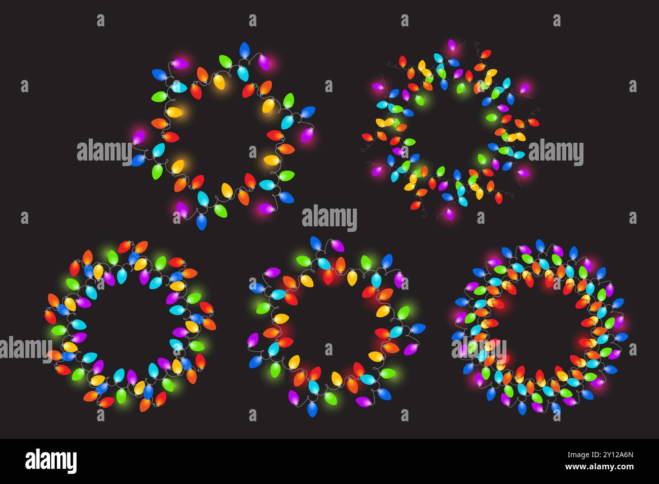 Lot de 5 guirlandes rondes de couleur. Lumières de noël incandescentes sur fond sombre. Illustration vectorielle brins festifs de lumières de Noël. Illustration de Vecteur