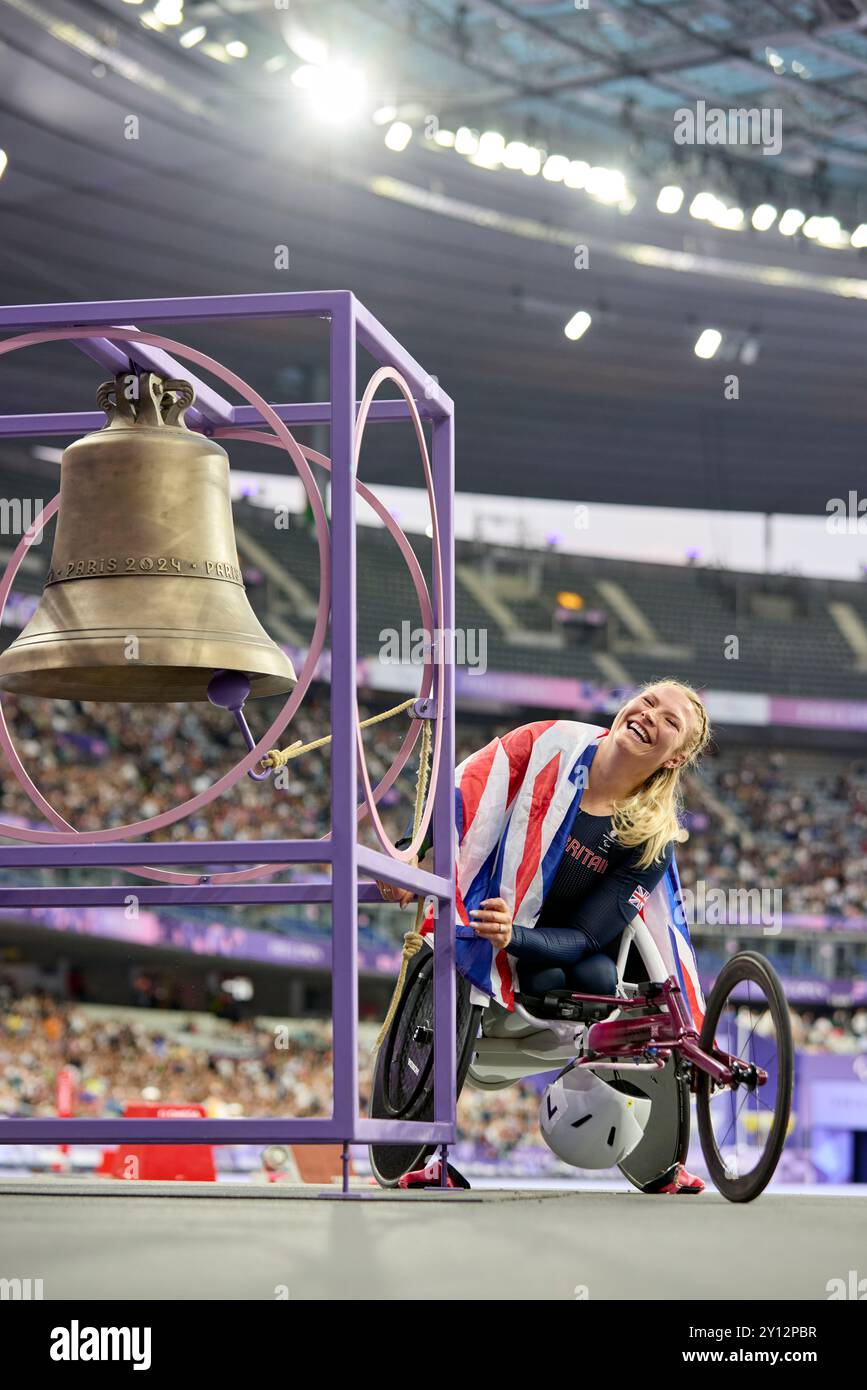 Paris, France. 4 septembre 2024. Samantha Kinghorn, de Grande-Bretagne, remporte l'or dans la finale féminine du 100 mètres T53 au stade de France. Le jour 7 des Jeux Paralympiques de Paris 2024. Crédit : Roger B/Alamy Live News Banque D'Images