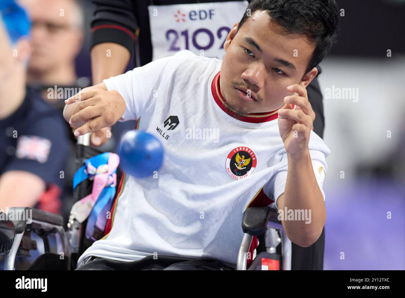 Paris, France. 4 septembre 2024. Kayleigh Haggo, Claire Taggart et David Smith (C) de Grande-Bretagne vs Muhamad SYAFA, Felix Ardi YUDHA (C) et Gischa Zayana d'Indonésie en quart de finale Boccia Mixed Team - BC1/BC2 au South Paris Arena 1. Le jour 7 des Jeux Paralympiques de Paris 2024. Crédit : Roger B/Alamy Live News Banque D'Images