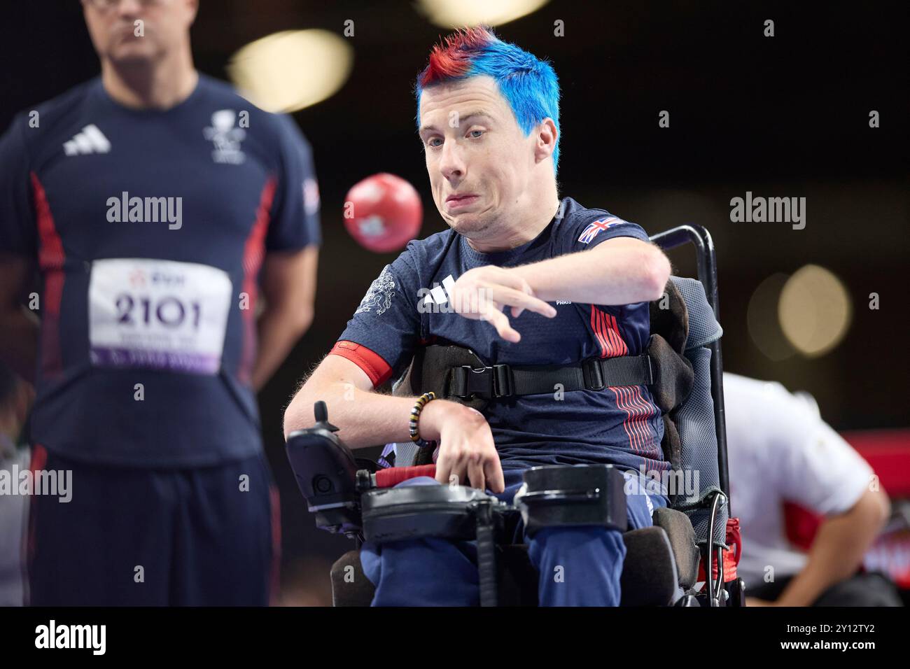 Paris, France. 4 septembre 2024. Kayleigh Haggo, Claire Taggart et David Smith (C) de Grande-Bretagne vs Muhamad SYAFA, Felix Ardi YUDHA (C) et Gischa Zayana d'Indonésie en quart de finale Boccia Mixed Team - BC1/BC2 au South Paris Arena 1. Le jour 7 des Jeux Paralympiques de Paris 2024. Crédit : Roger B/Alamy Live News Banque D'Images