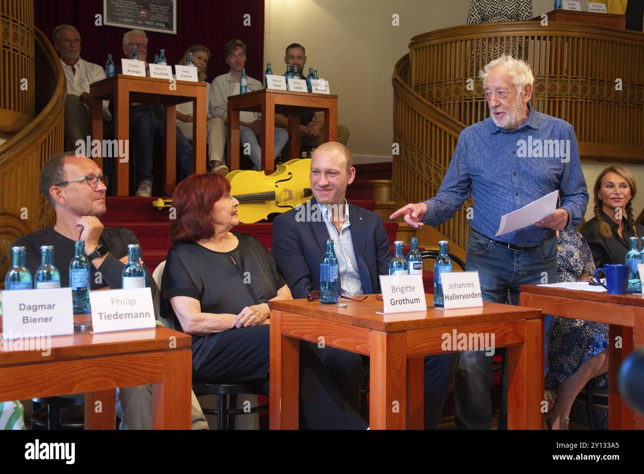 Philip Tiedemann, Brigitte Grothum, Johannes Hallervorden, Dieter Hallervorden, Caroline Beil lors de la conférence de presse, Palace Gardens Theatre, ann Banque D'Images