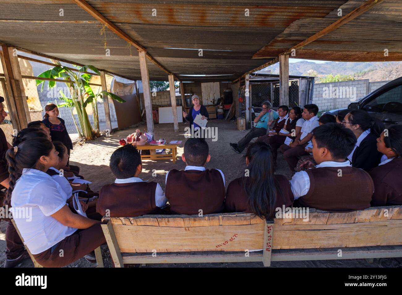 Cours de formation pour le personnel du centre médical, San Bartolomé Jocotenango, municipalité du département de Quiché, Guatemala, Amérique centrale. Banque D'Images