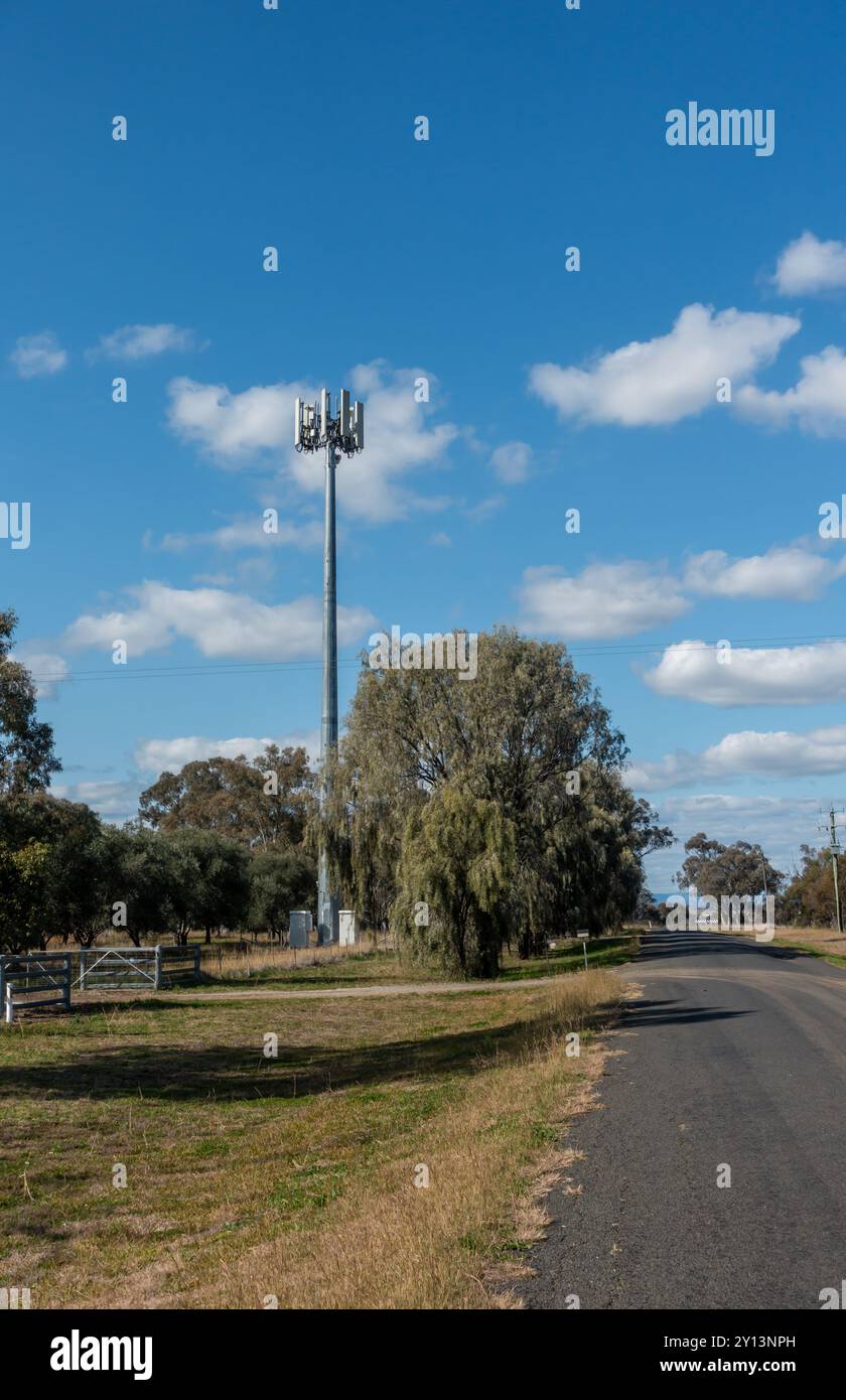 Tour de téléphone portable de petite ferme locale à Duri NSW Australie. Banque D'Images